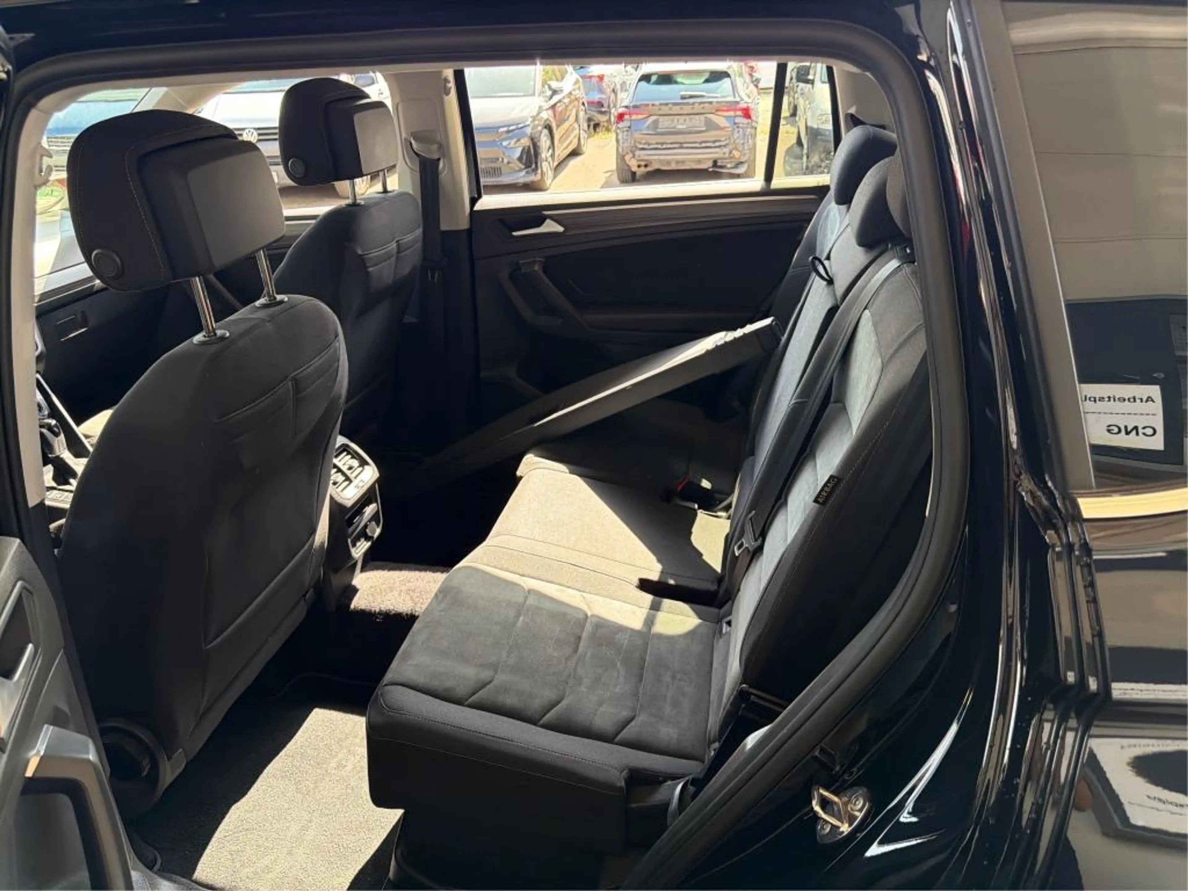 Volkswagen Tiguan Allspace Elegance 4Motion *PANORAMA*19Zoll*Head-Up*DCC*CarPlay* — photo 10