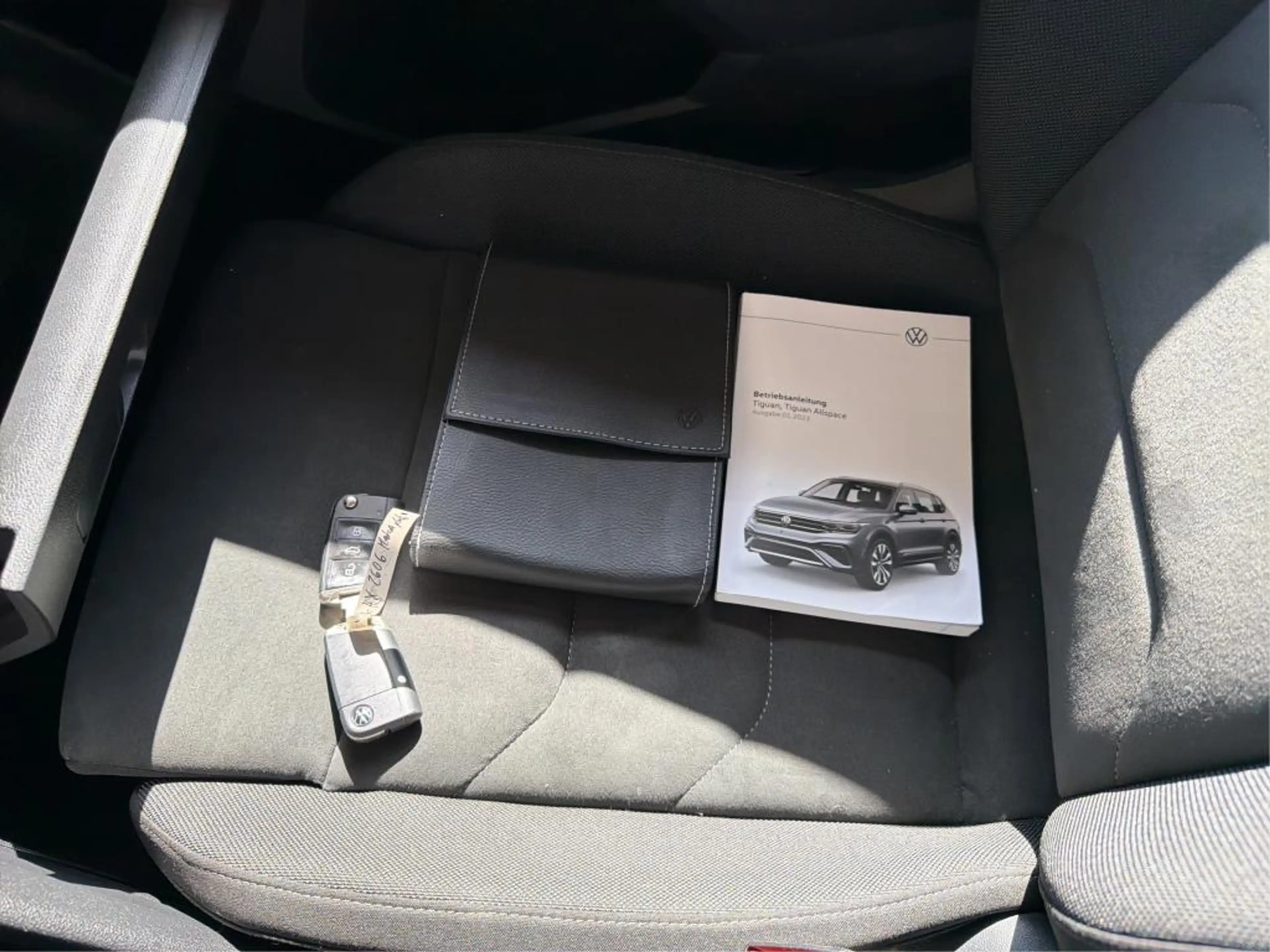 Volkswagen Tiguan Allspace Elegance 4Motion *PANORAMA*19Zoll*Head-Up*DCC*CarPlay* — photo 6