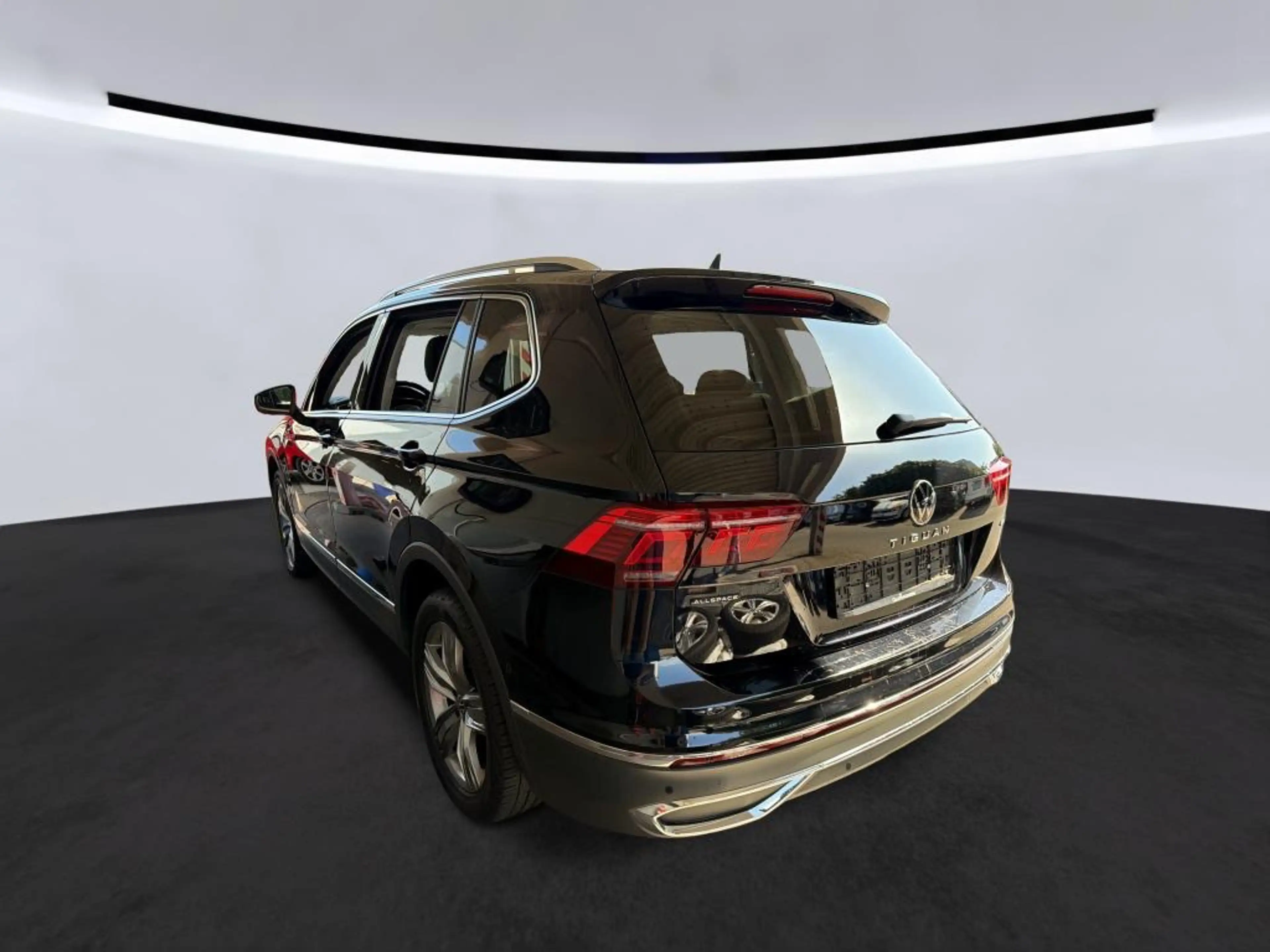 Volkswagen Tiguan Allspace Elegance 4Motion *PANORAMA*19Zoll*Head-Up*DCC*CarPlay* — photo 3