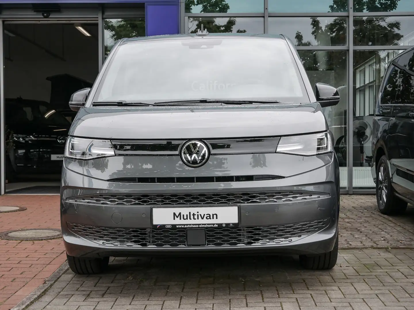Volkswagen T7 Multivan 2.0 TDI SHZ NAVI PANO MATRIX-LED Grau - 2
