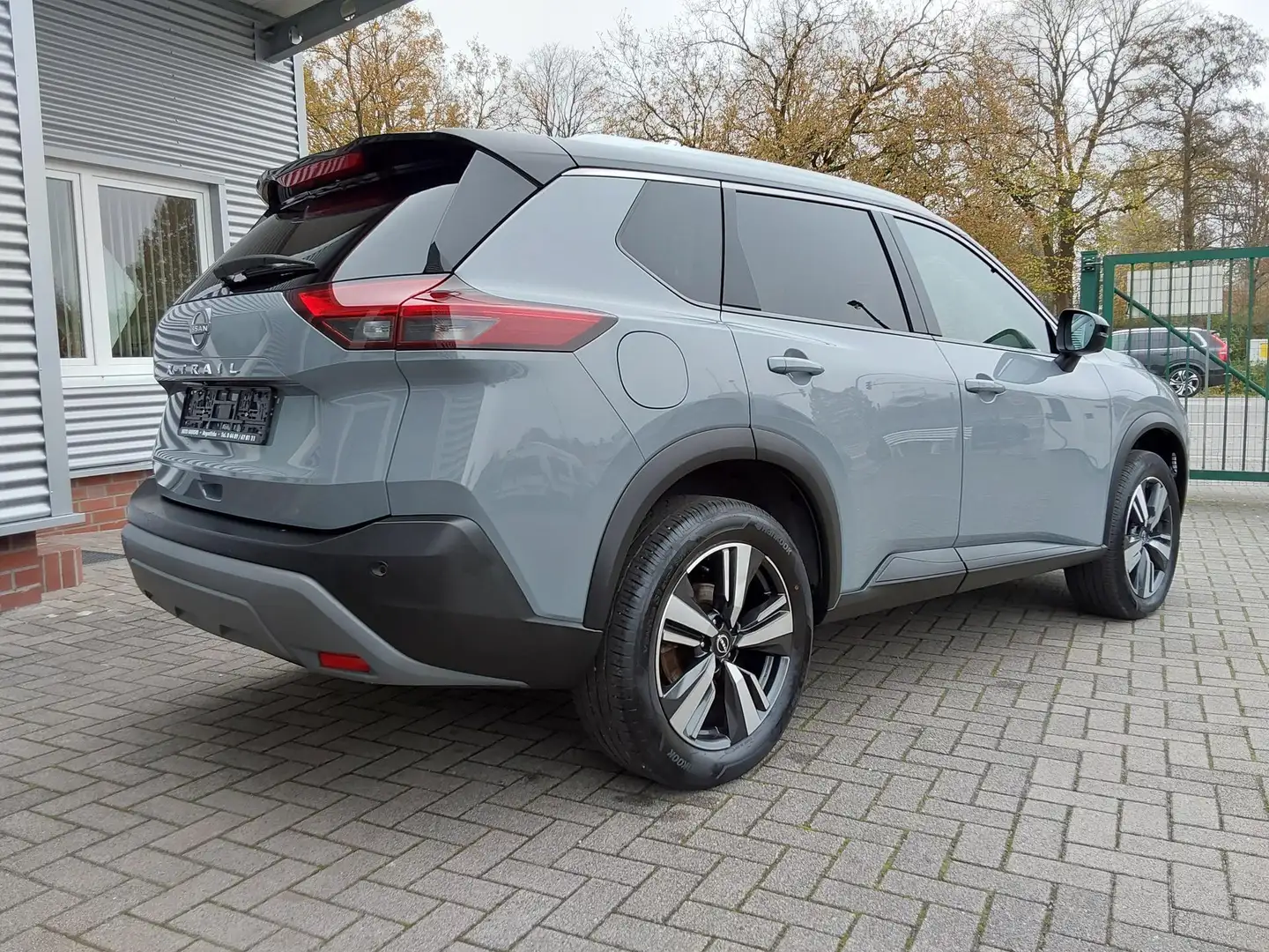 Nissan X-Trail 1.5 MHEV N-Connecta 7-Sitzer ACC/APP/LED/PDC/SH... Grau - 2