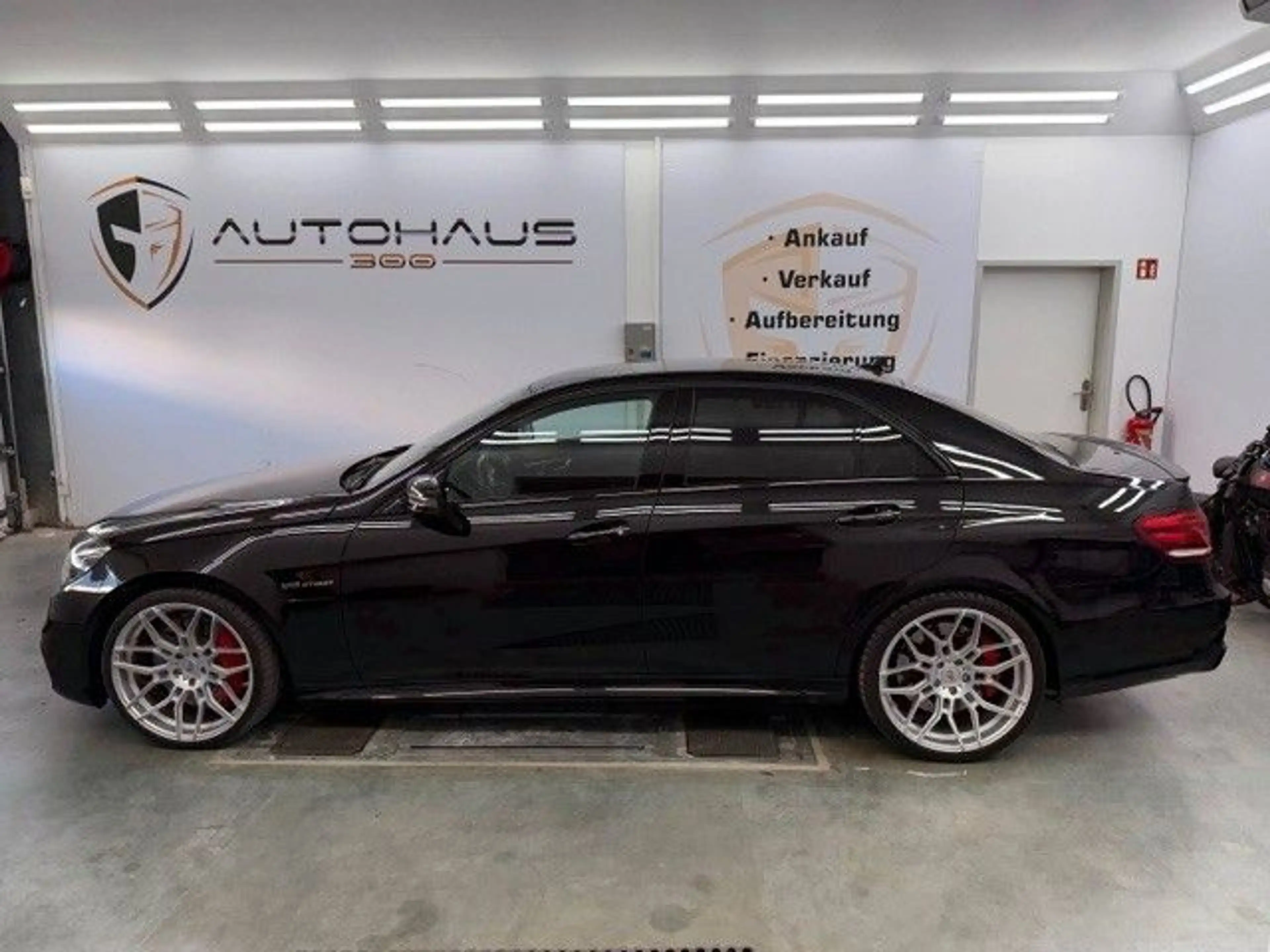 Mercedes-Benz E 63 AMG S 4Matic NAVI ACC MFL MEMORY RFK SHZ — photo 4