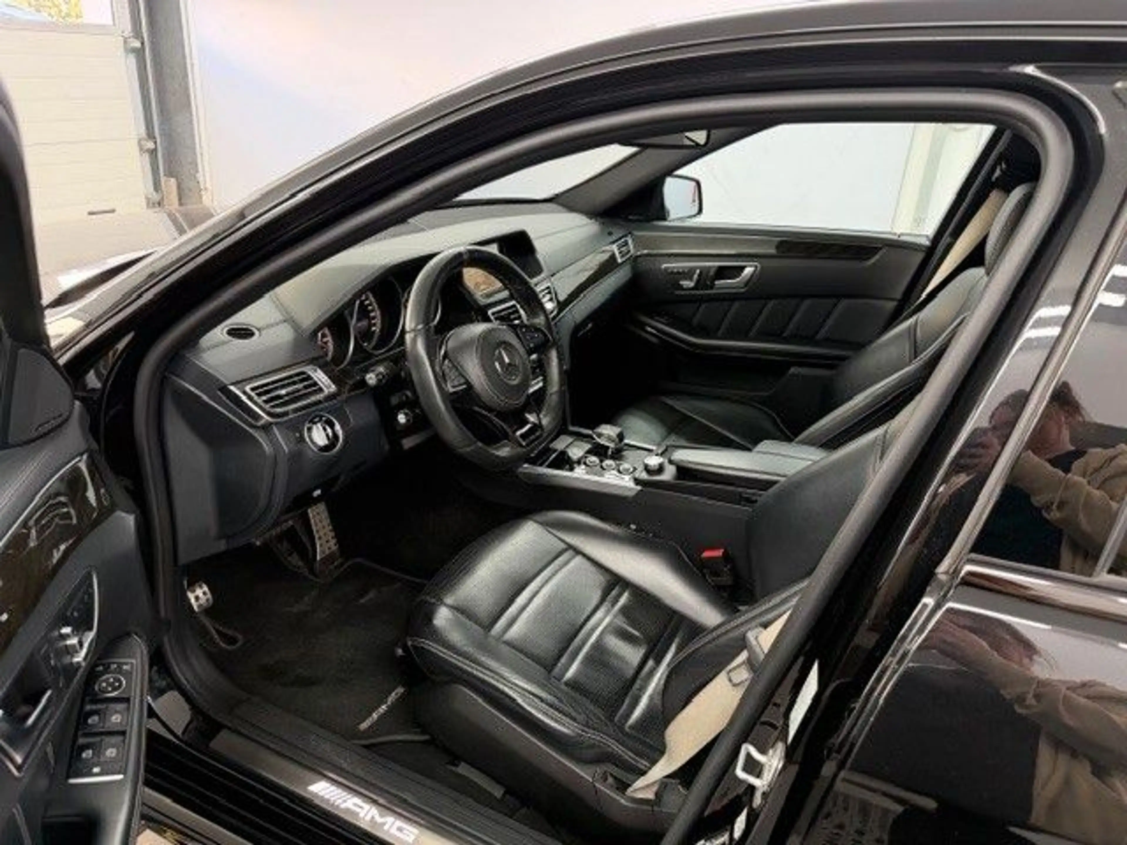 Mercedes-Benz E 63 AMG S 4Matic NAVI ACC MFL MEMORY RFK SHZ — photo 13