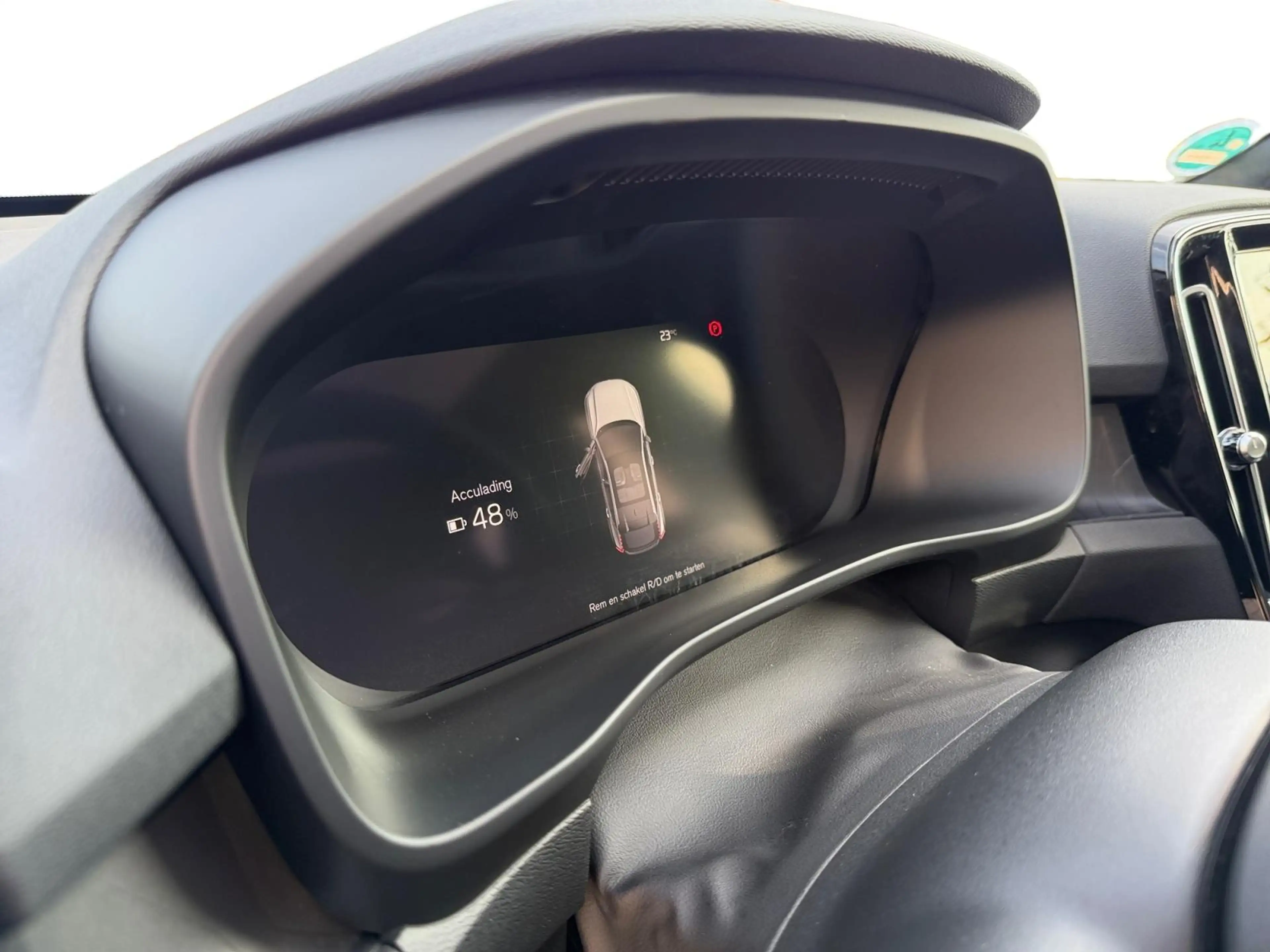 Volvo EC40 Recharge Ultimate 69 kWh l Trekhaak l Panorama dak — photo 14