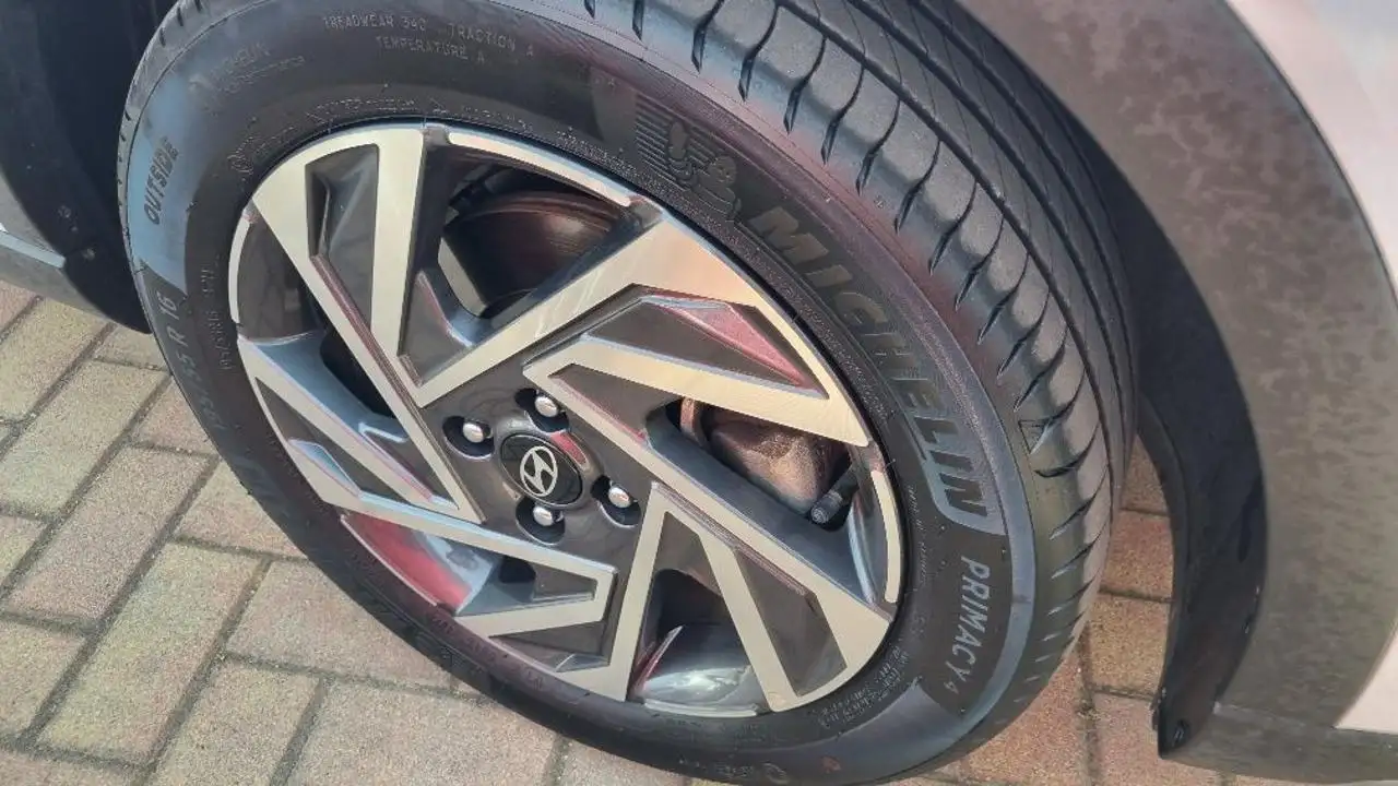 Hyundai BAYON 1.0 T-GDI MT XLine 7