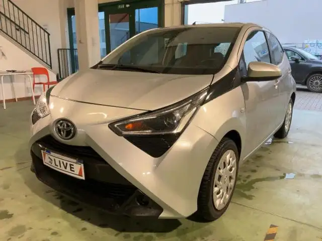 Toyota Aygo X Aygo 5p 1.0 x-play 72cv