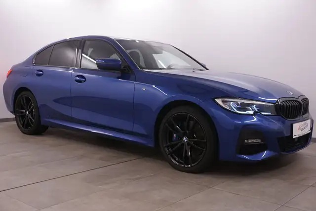 BMW 330 e M Sport// Laser Scheinw. // Anhängerv. // ACC
