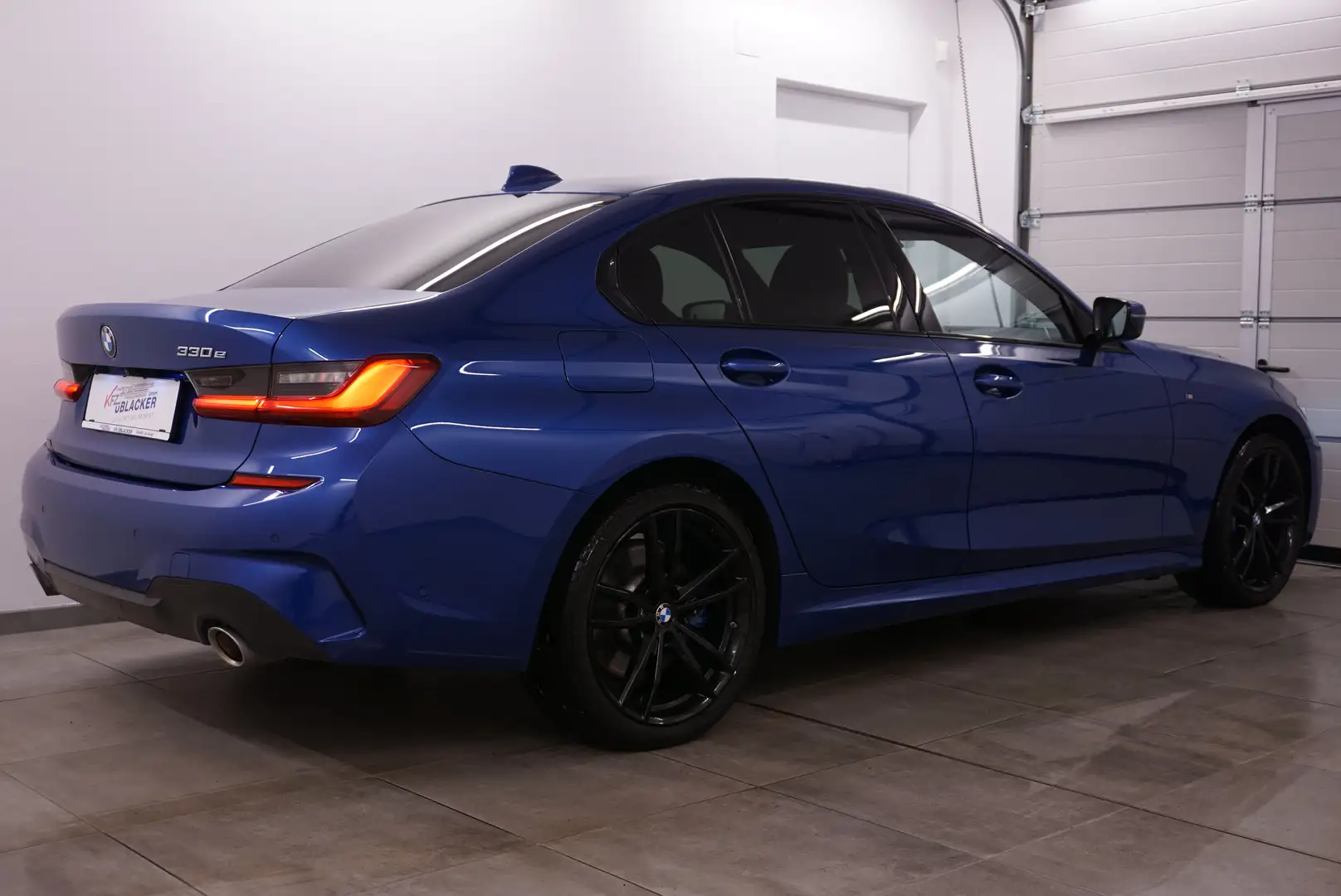 BMW 330 e M Sport// Laser Scheinw. // Anhängerv. // ACC Blau - 2