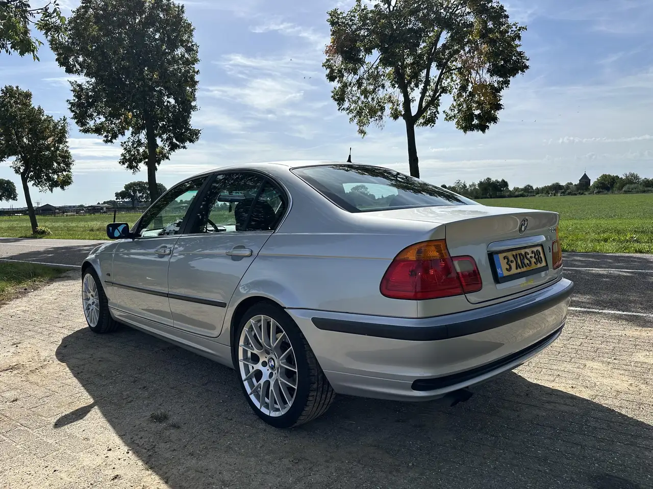 BMW 320i executive, foto 2