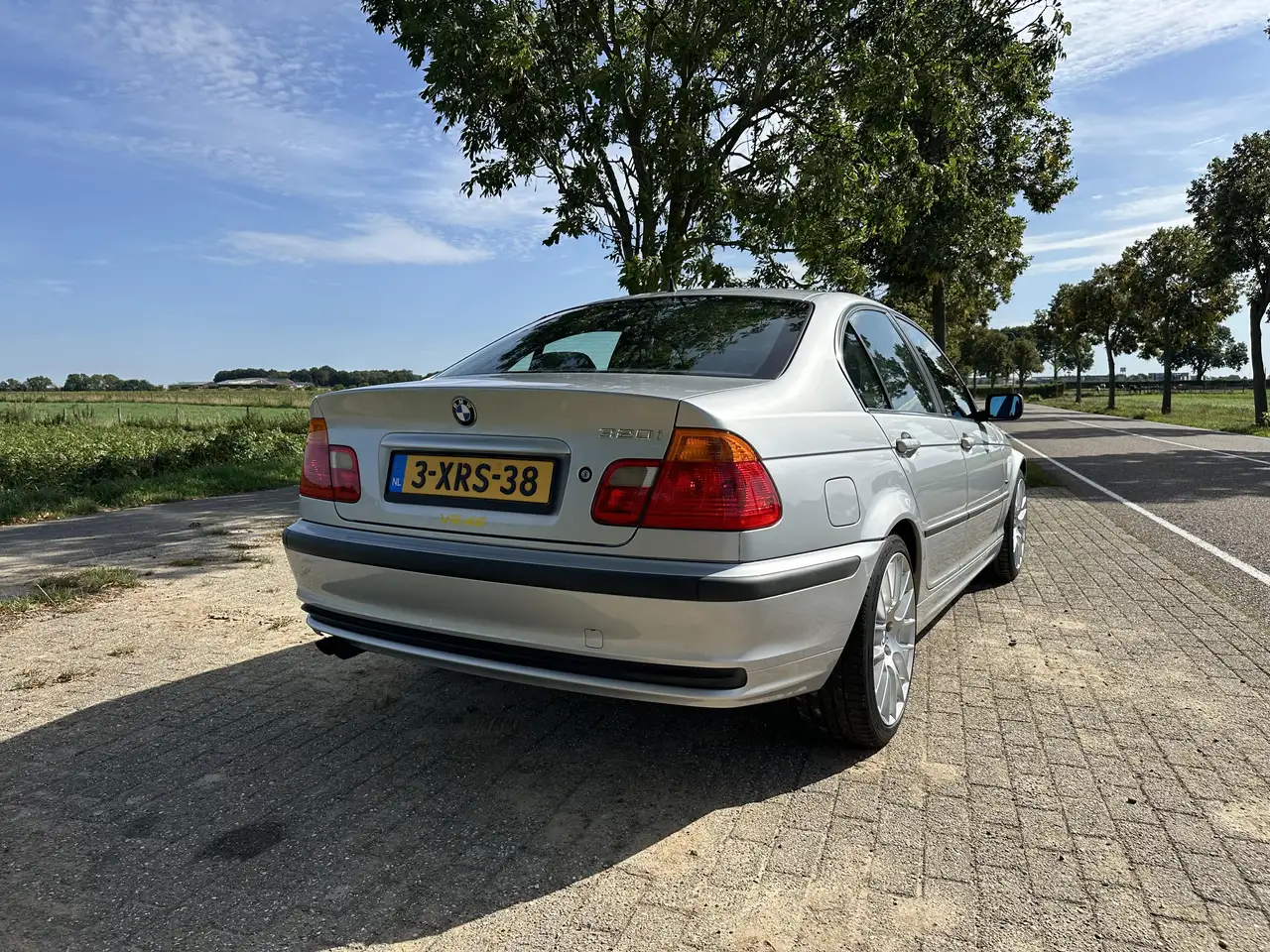 BMW 320i executive, foto 3