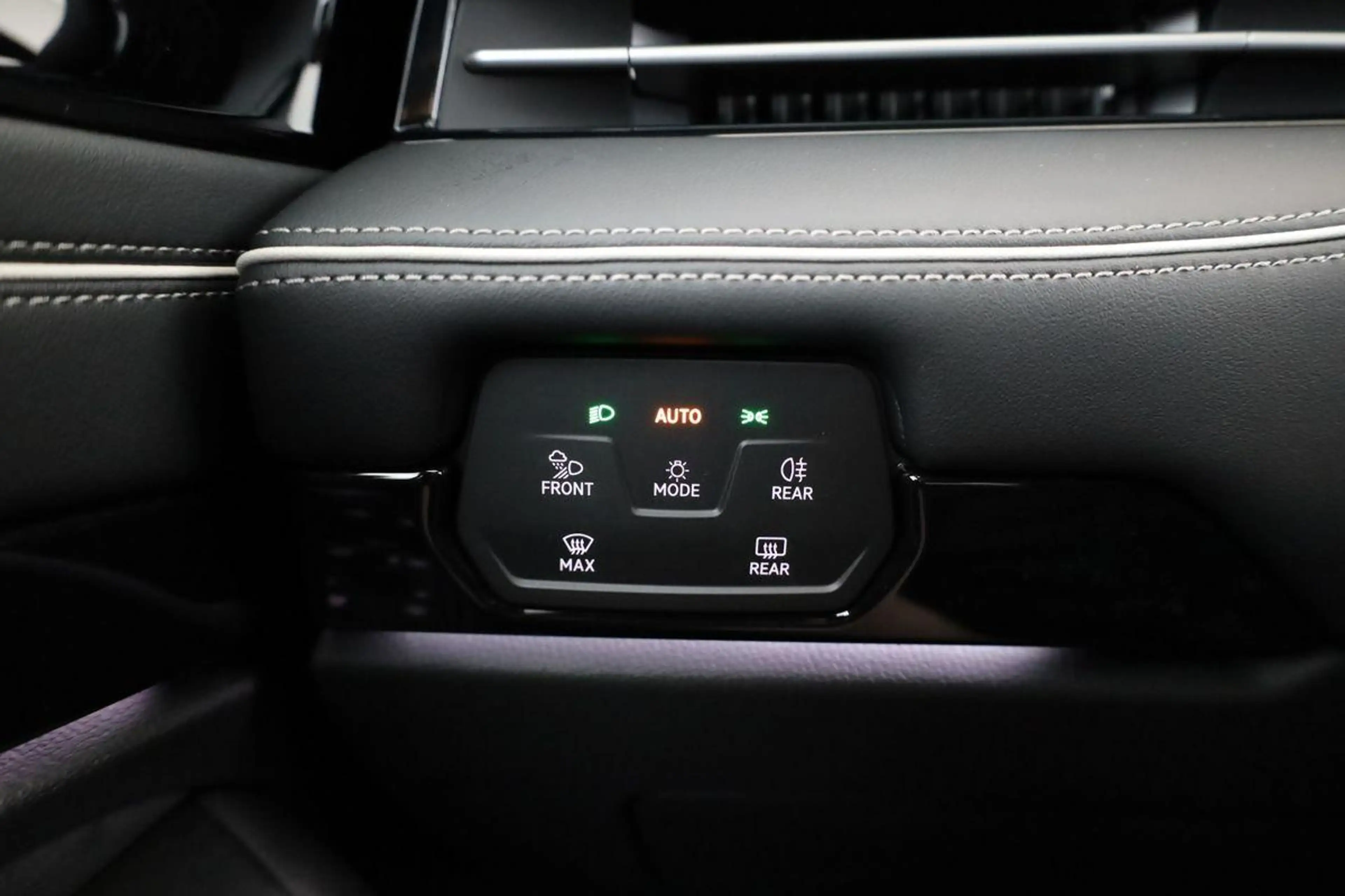 Volkswagen ID.7 Pro 210 kW Black, HuD, IQ.Light, IQ.Drive, Area... — photo 8