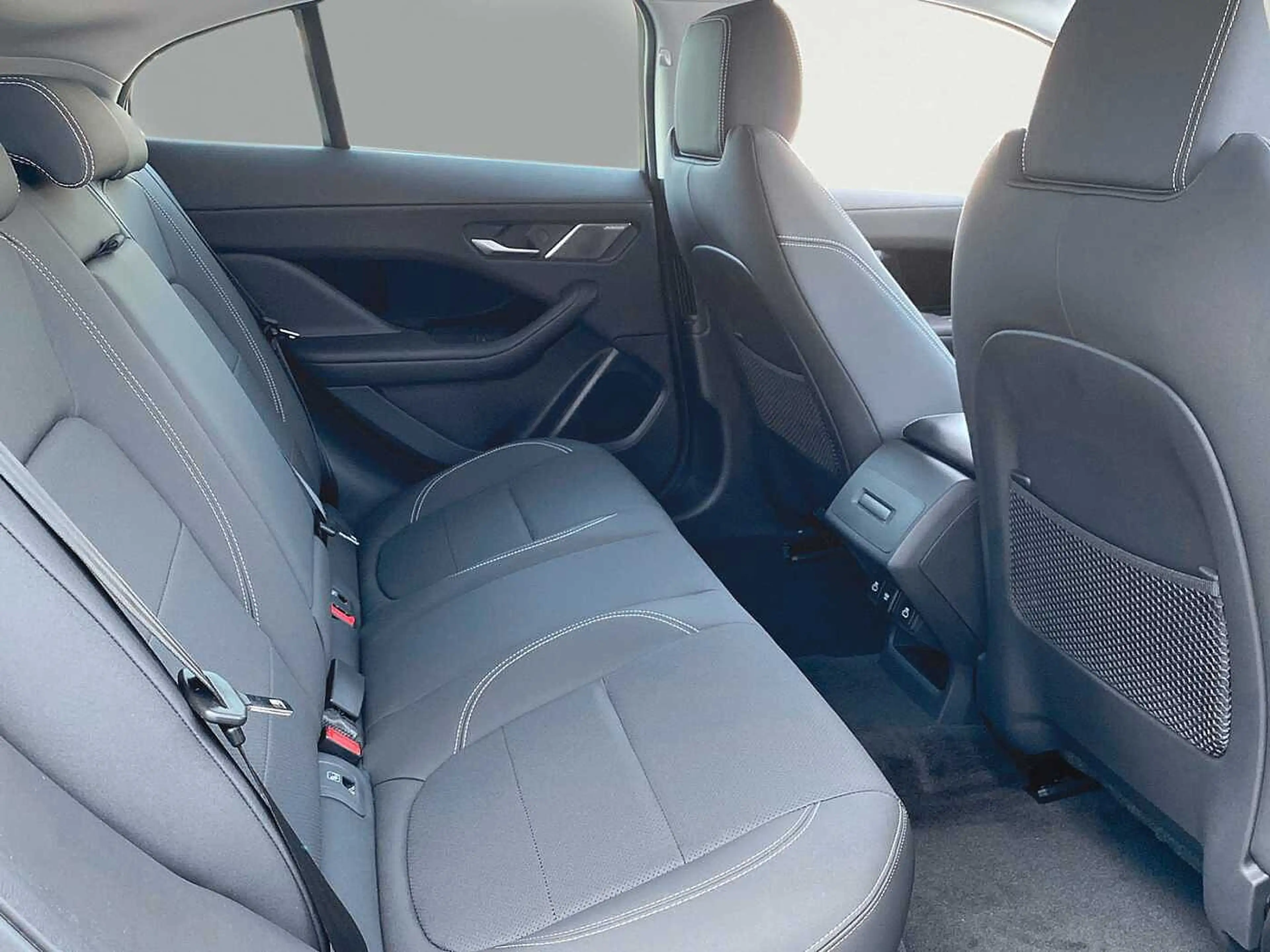 Jaguar I-Pace EV400 AWD S — photo 5