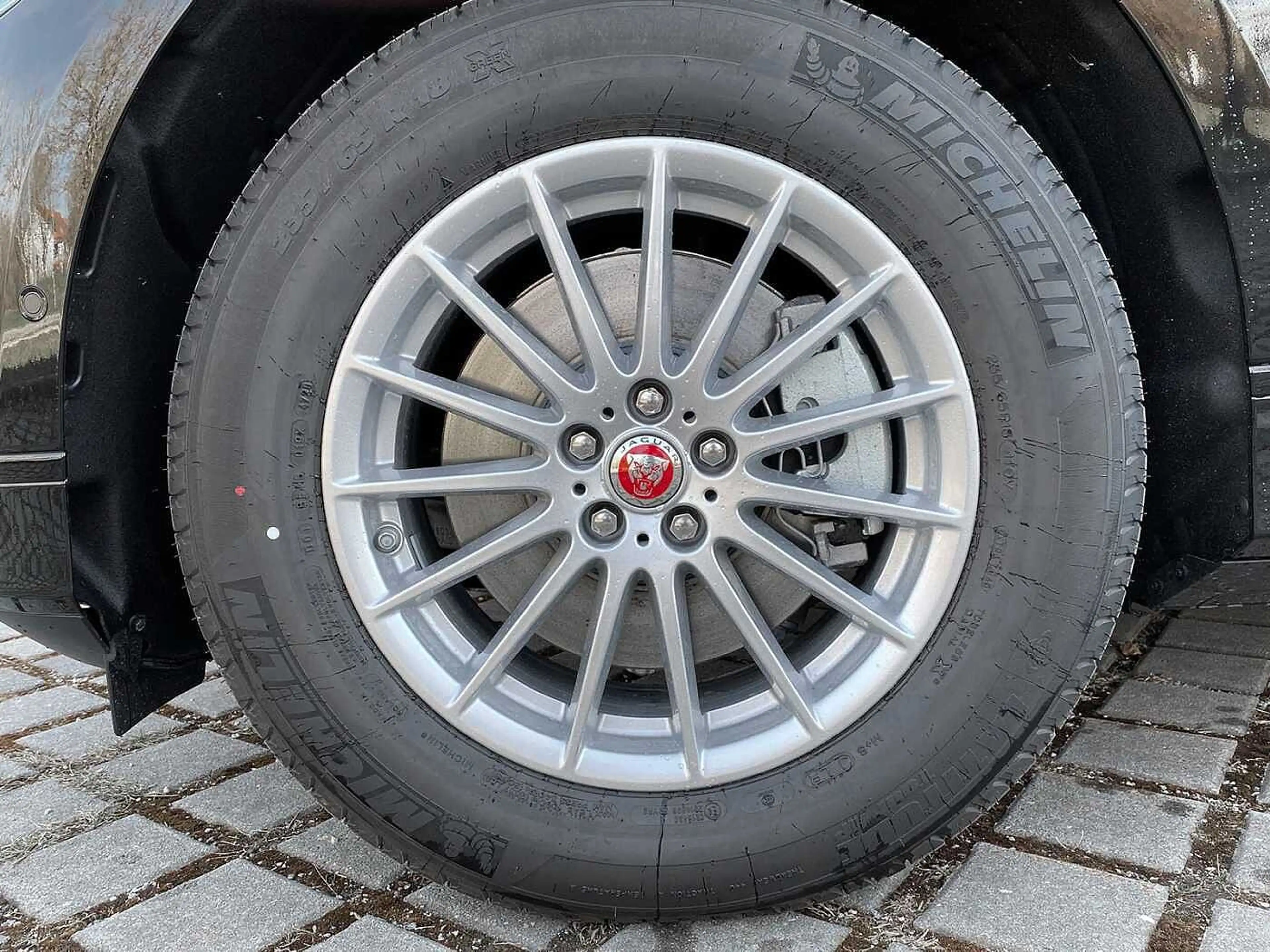 Jaguar I-Pace EV400 AWD S — photo 9