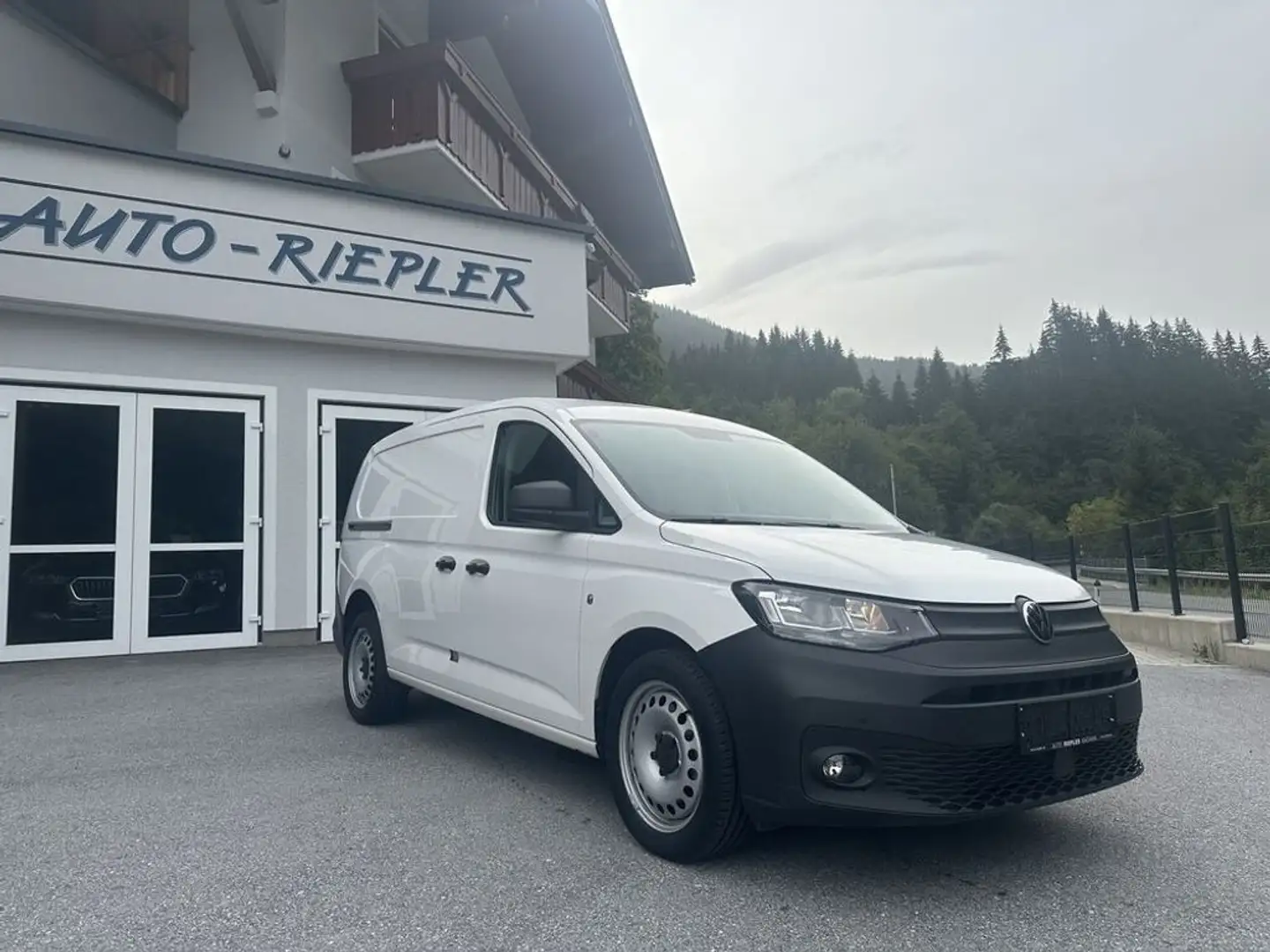 Volkswagen Caddy Maxi Cargo 2,0 TDI 4M inkl.1 JahrCarGarantie Weiß - 2