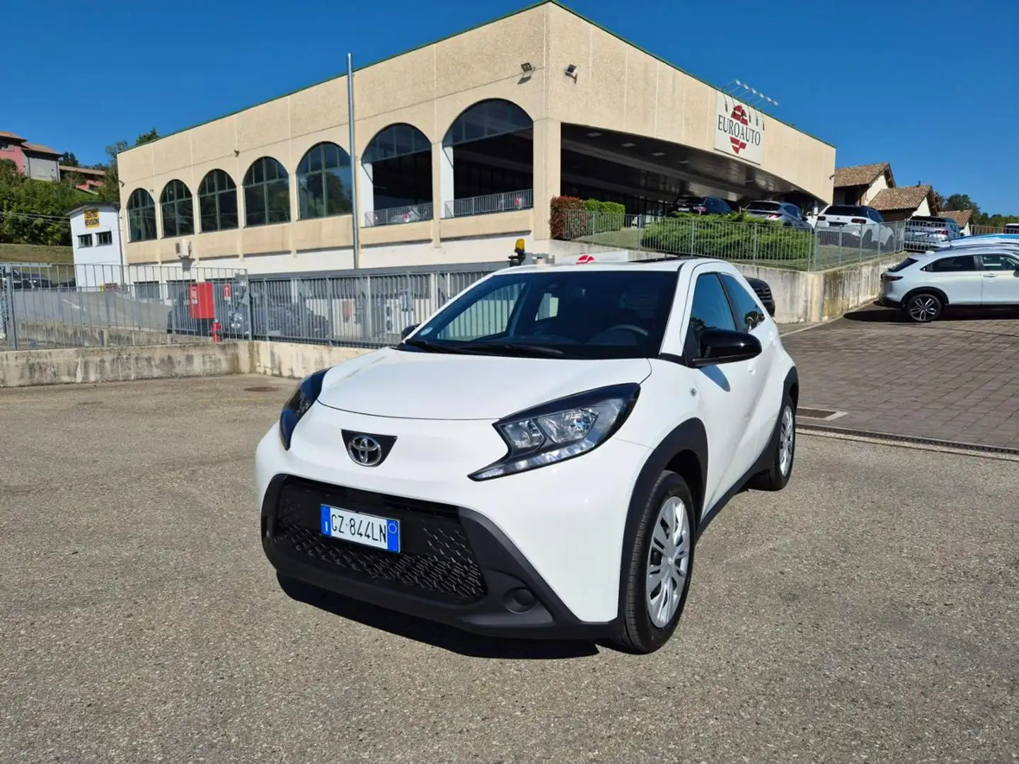 Toyota Aygo X 1.0 VVT-i 72 CV 5 porte Active Bianco - 1