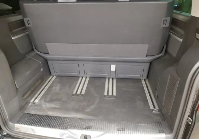 Volkswagen Multivan view 10