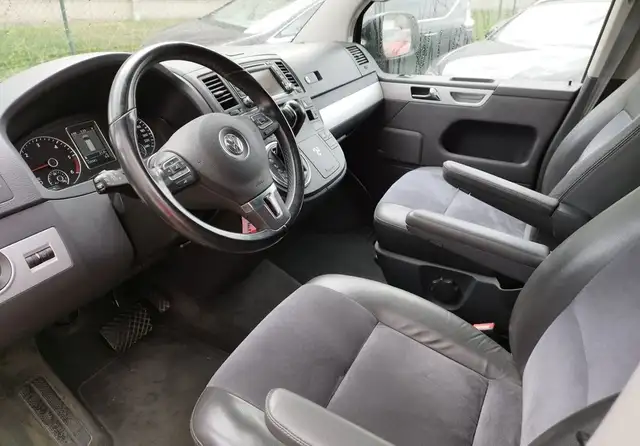 Volkswagen Multivan view 8