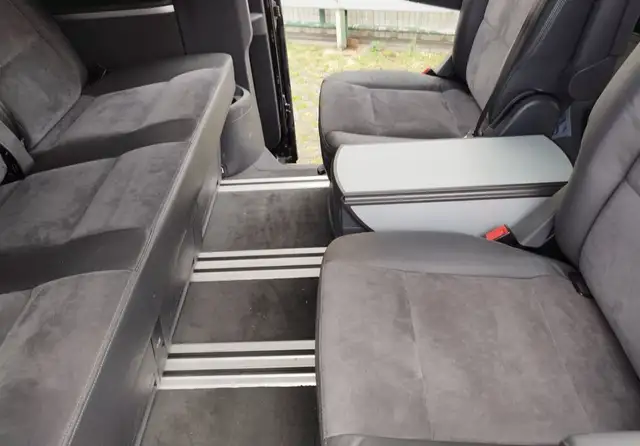 Volkswagen Multivan view 9
