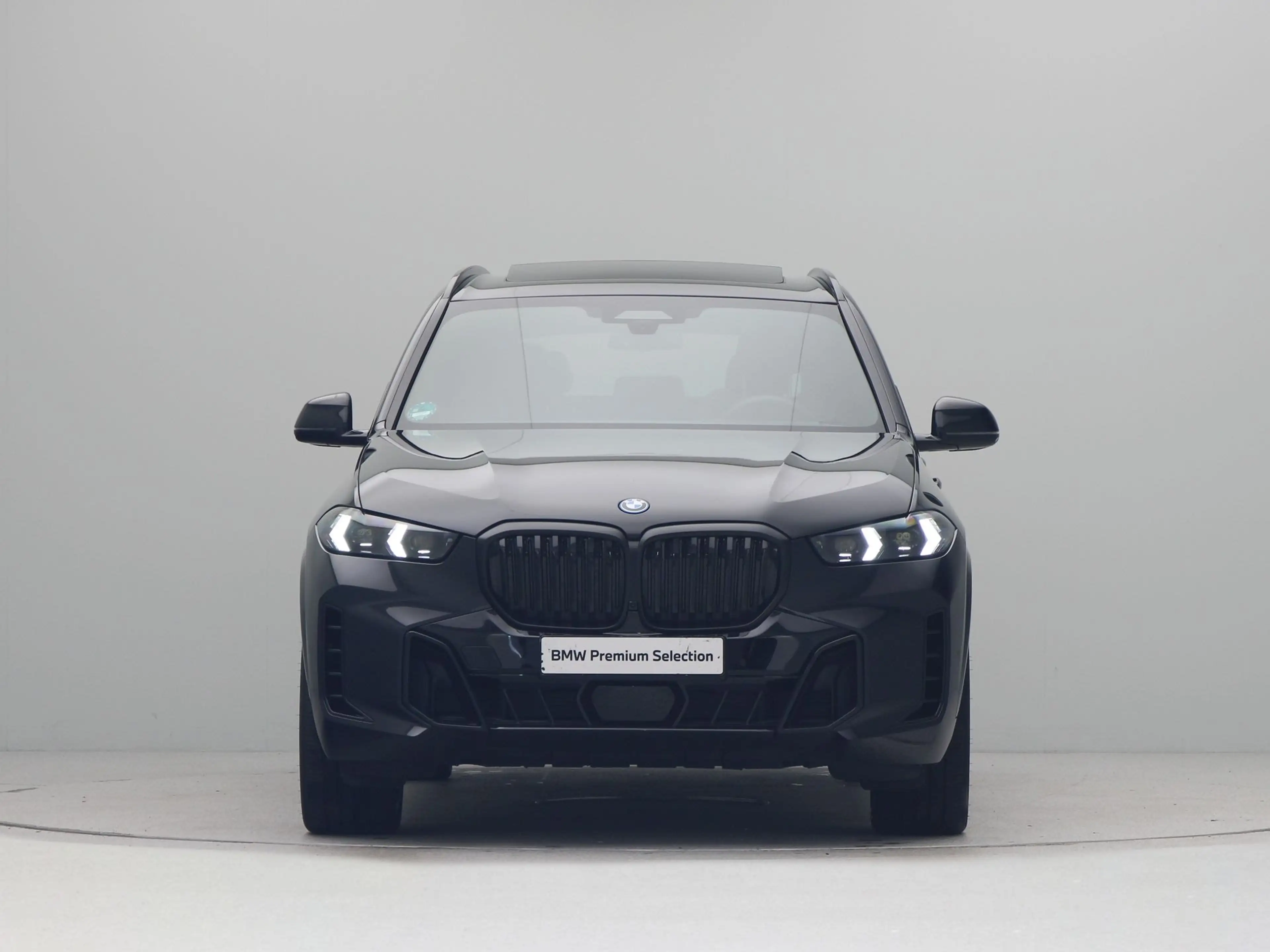 BMW X5 xDrive50e — photo 2