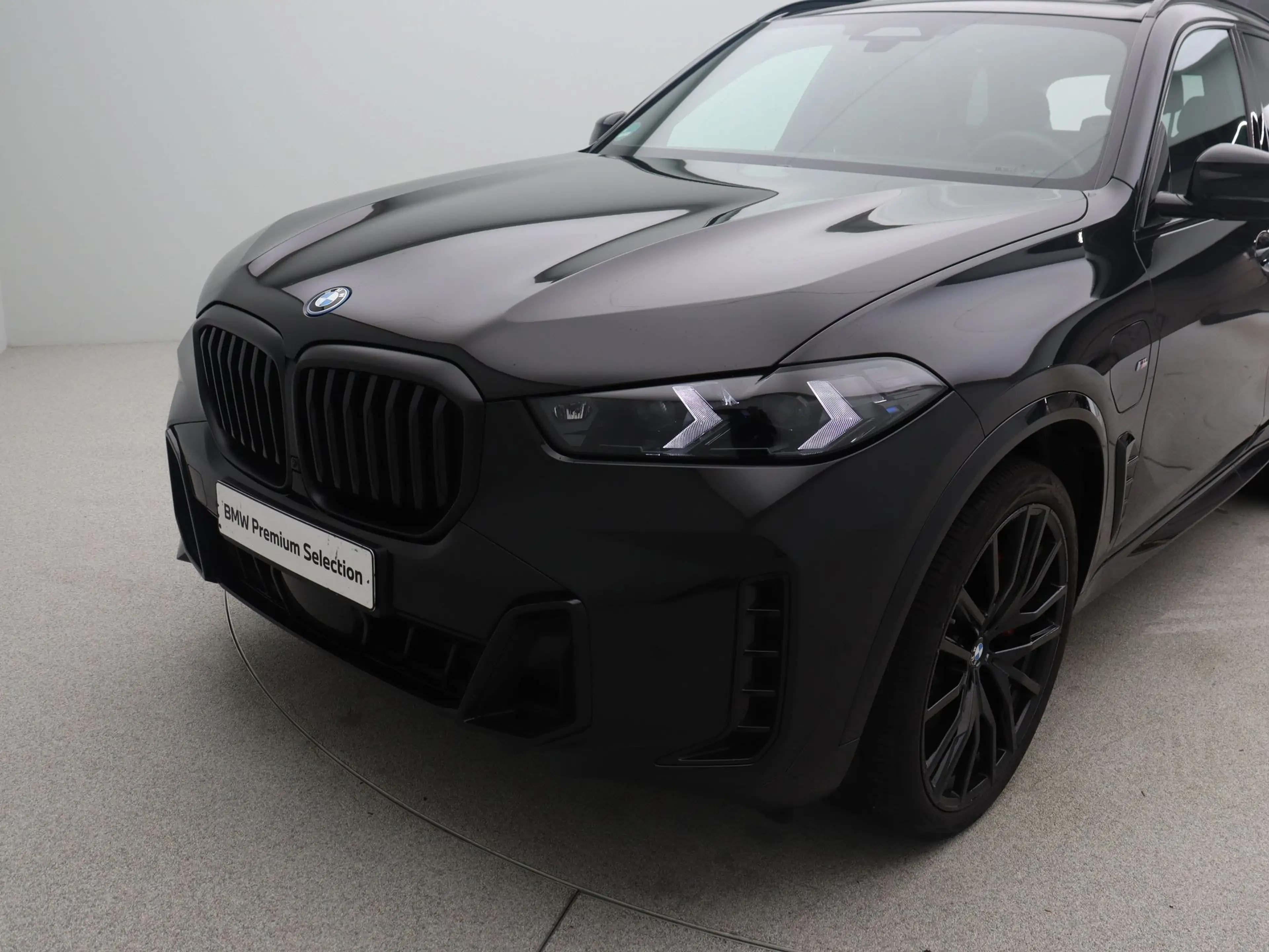 BMW X5 xDrive50e — photo 12