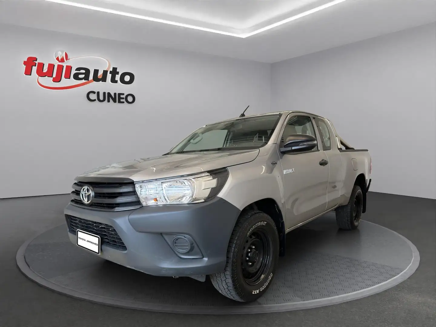 Toyota Hilux Hilux 2.4 EC d-4d 4x4 Comfort M/T my19 Argento - 1