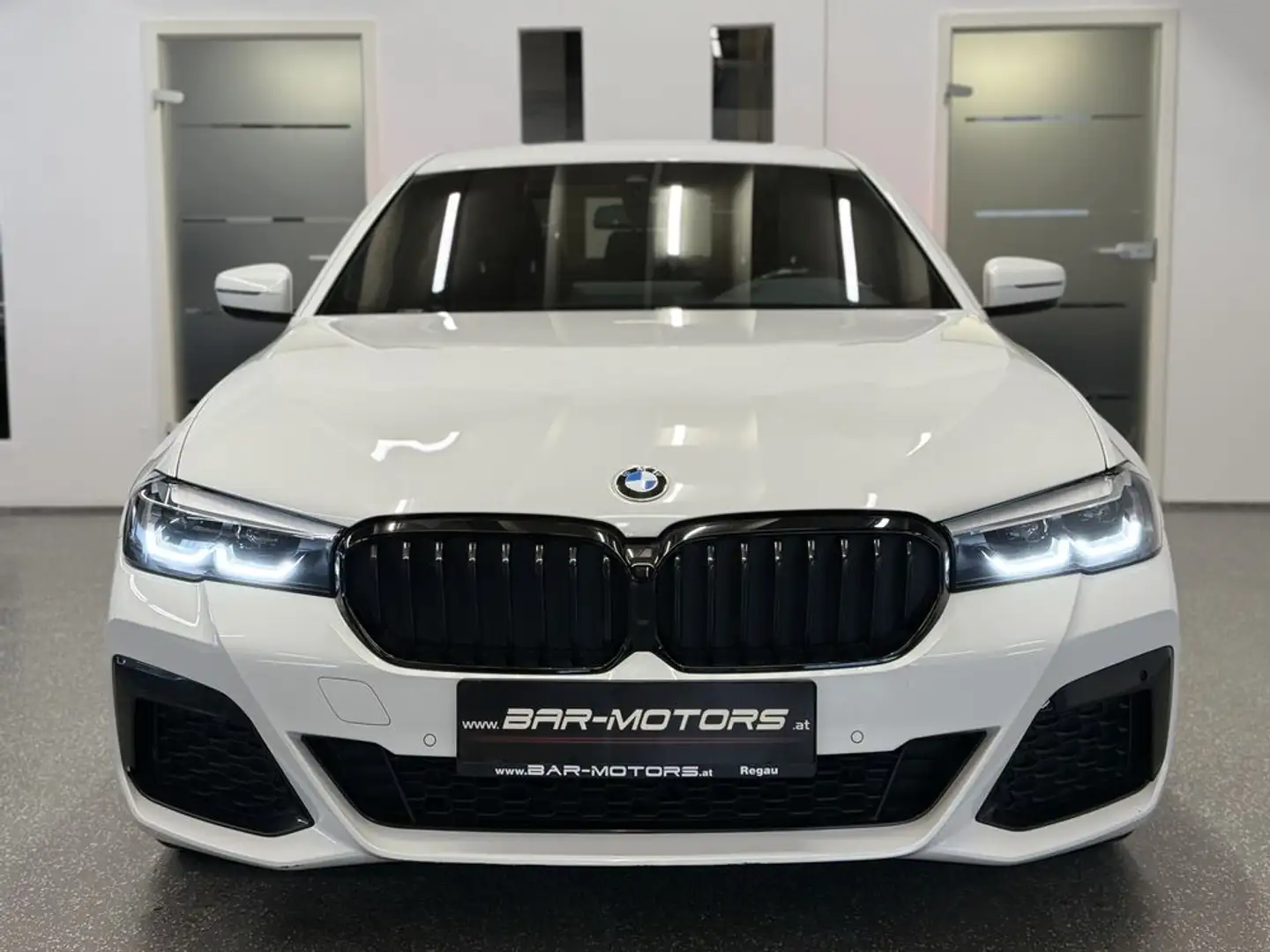 BMW 530 e xDrive M-SPORT*VIRTUAL*KAMERA*BHZ-LENKRAD*SHZ Weiß - 2
