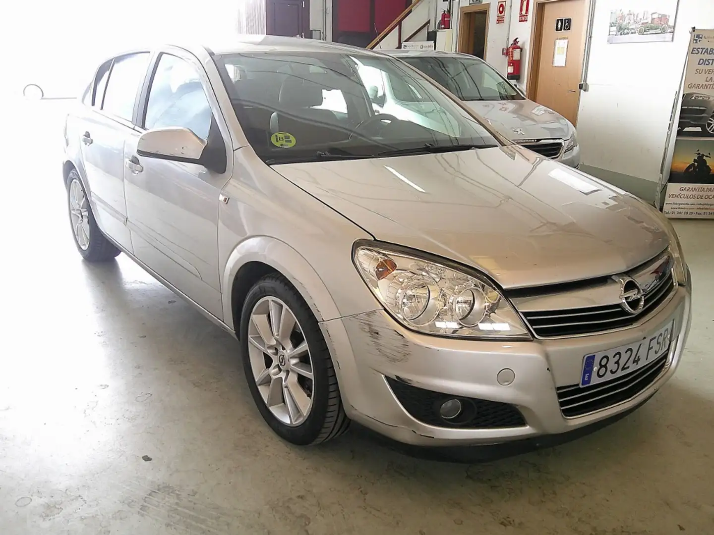 Opel Astra 1.9CDTi Cosmo Gris - 2