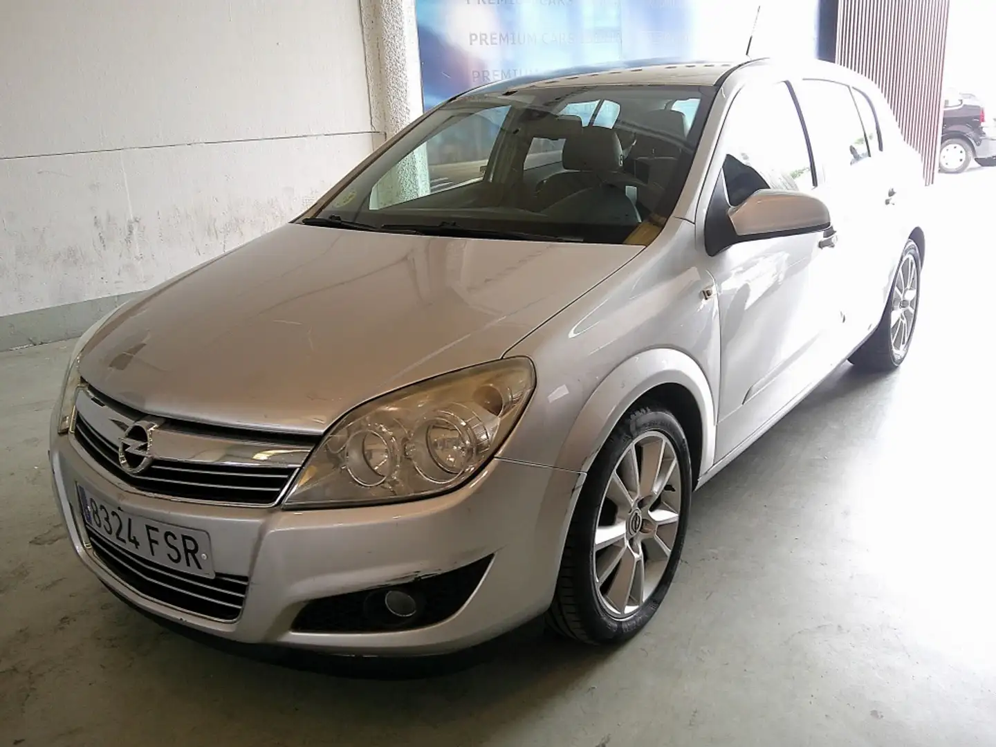 Opel Astra 1.9CDTi Cosmo Gris - 1