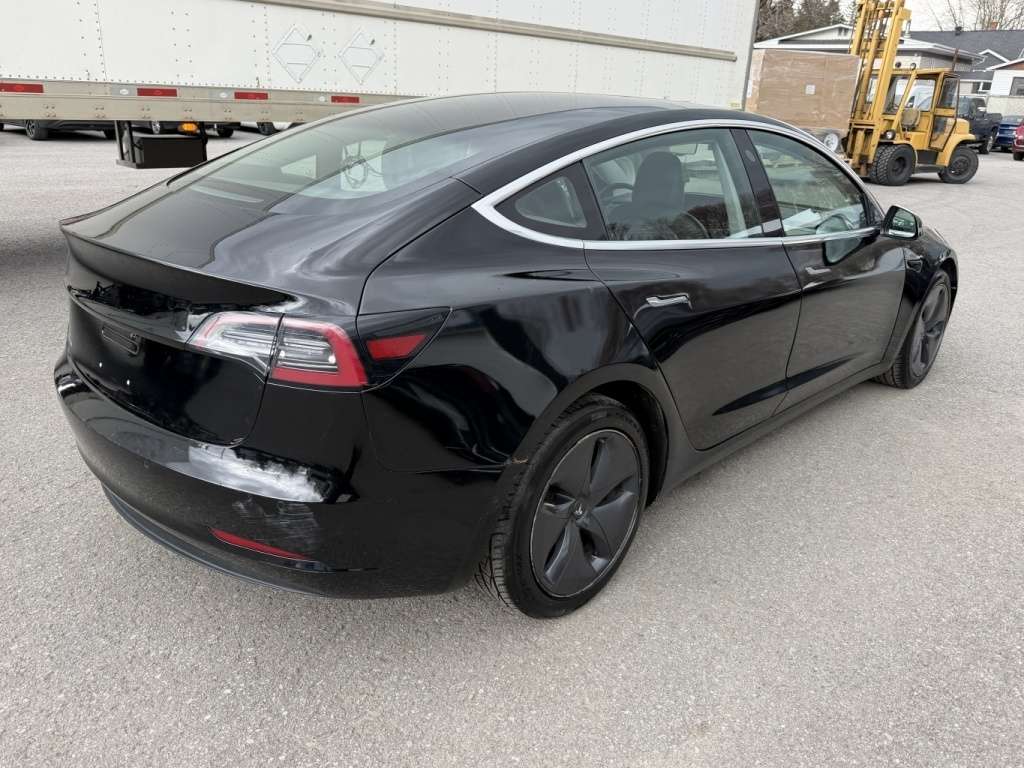 2018 Tesla Model 3 Long Range alt 4