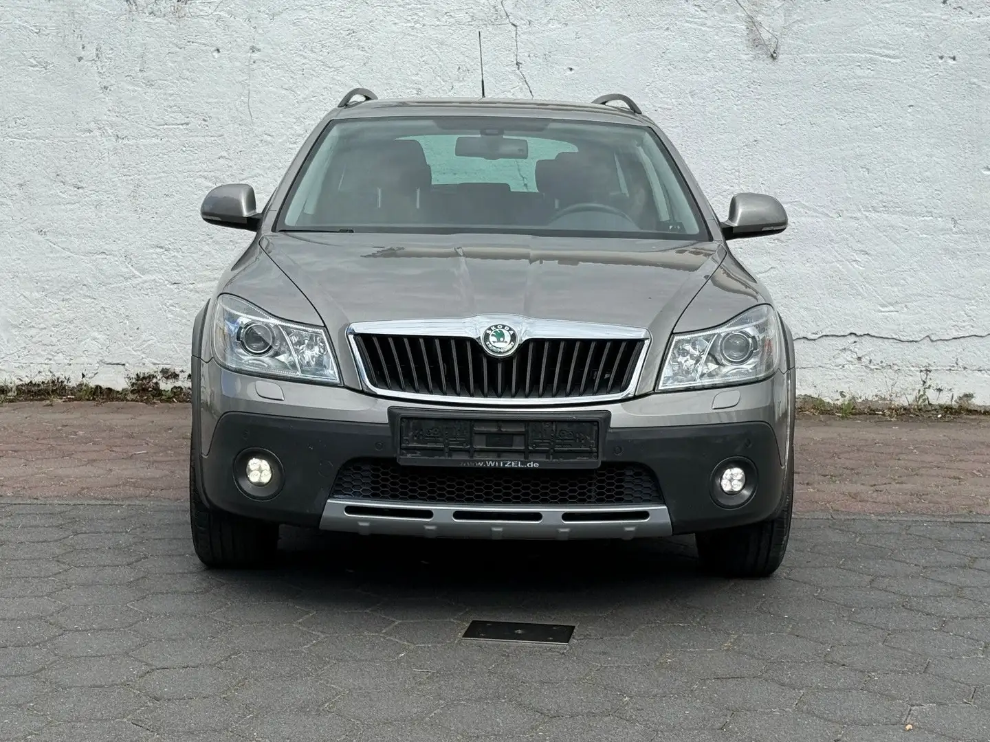 Skoda Octavia Combi Scout 4X4/AHK/PDC/Klima/ Beige - 2