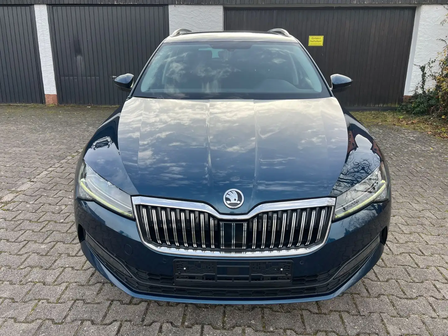 Skoda Superb Combi 2.0 TDI DSG*LED*AHK*Navi*Kamera Blau - 2