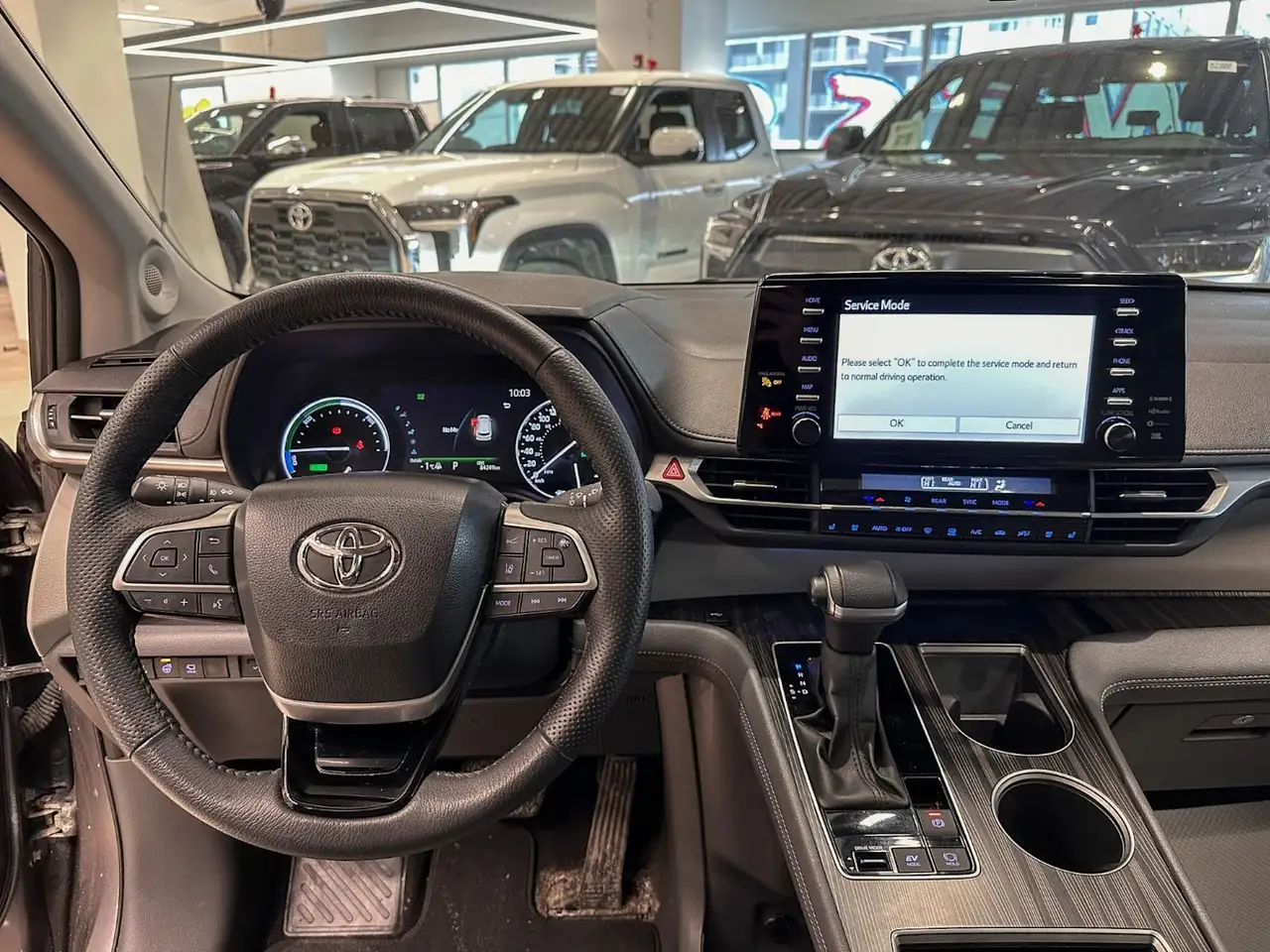 Toyota Sienna снимка Toyota Sienna
