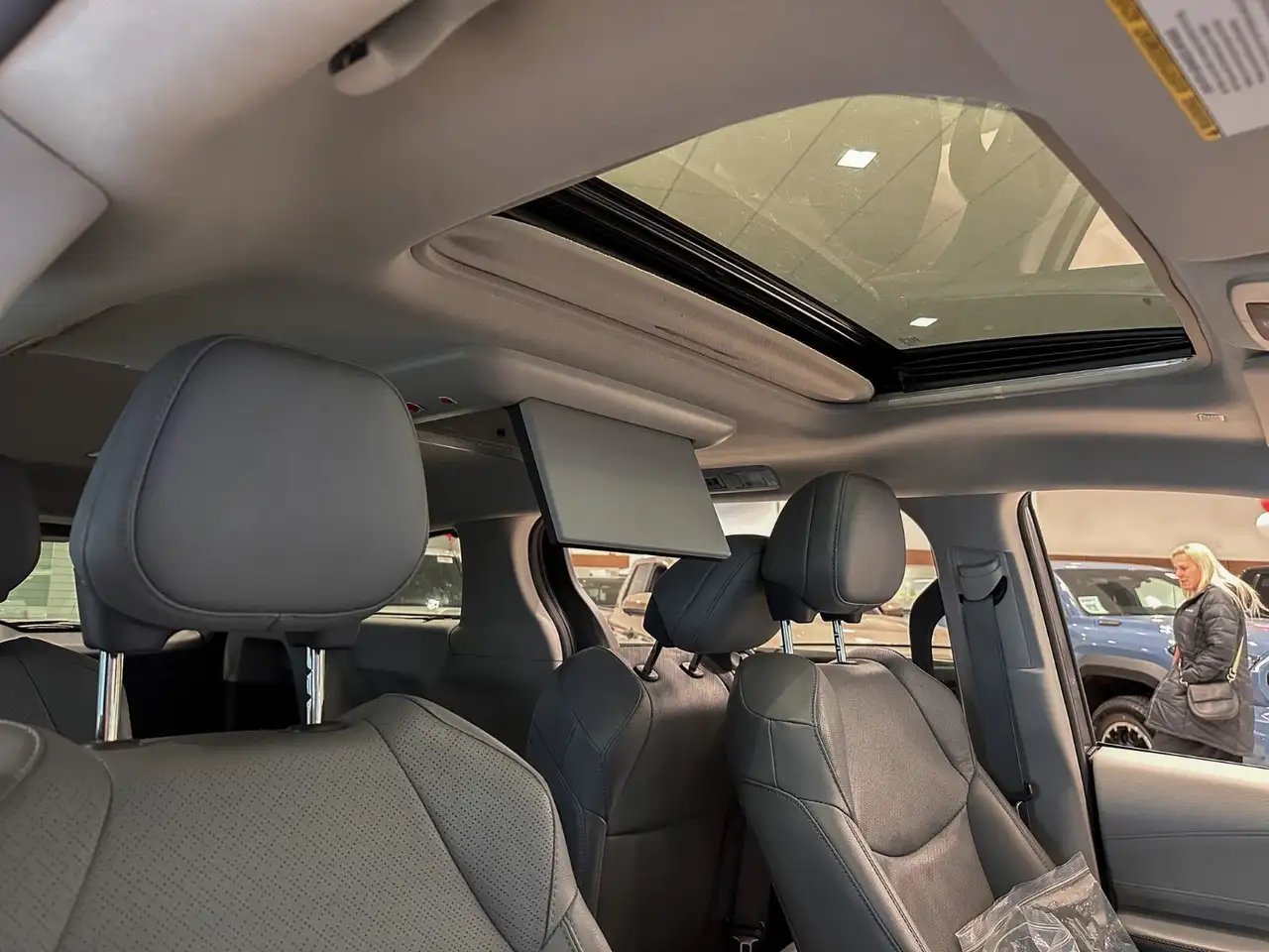 Toyota Sienna снимка Toyota Sienna