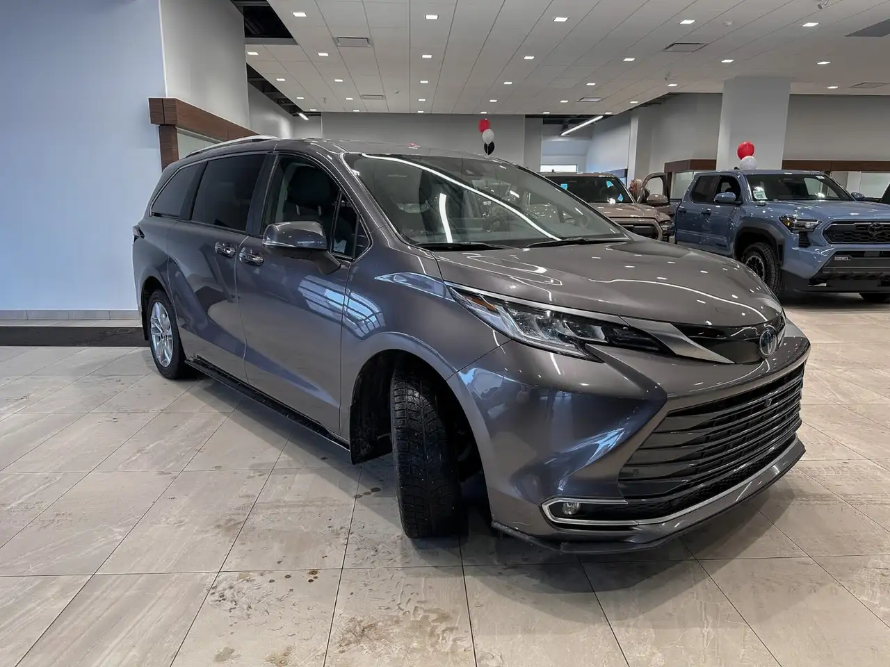 Toyota Sienna снимка Toyota Sienna