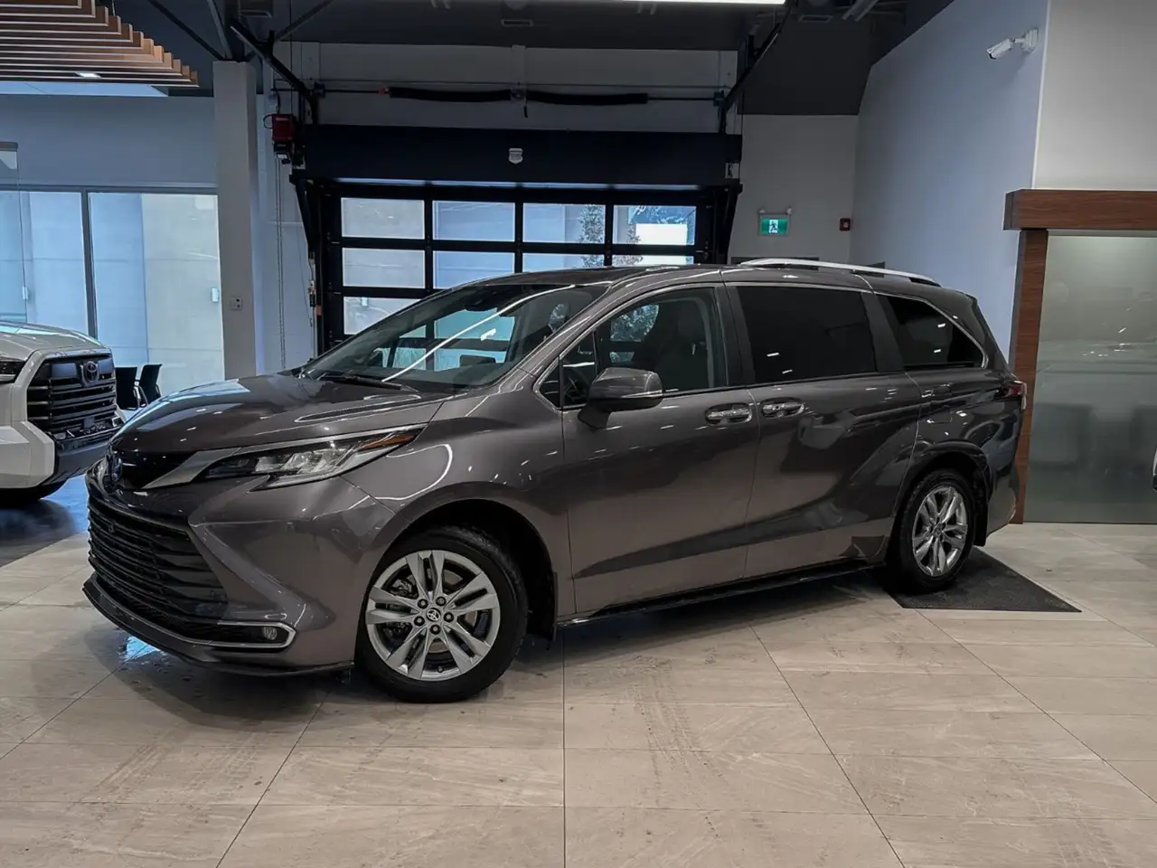 Toyota Sienna снимка Toyota Sienna