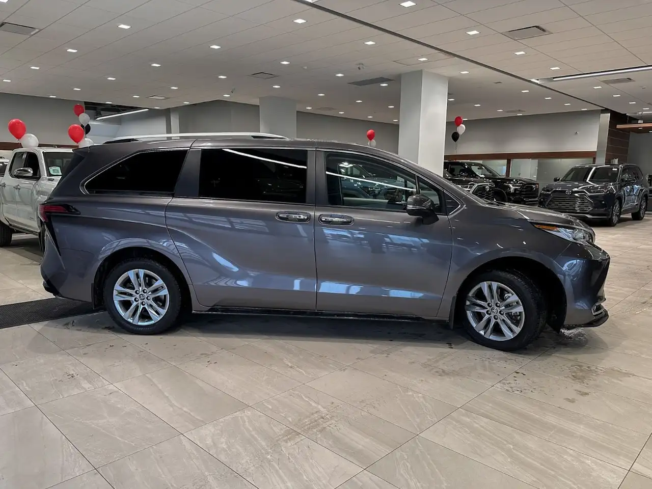 Toyota Sienna снимка Toyota Sienna