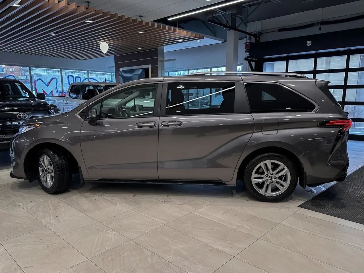 Toyota Sienna снимка Toyota Sienna