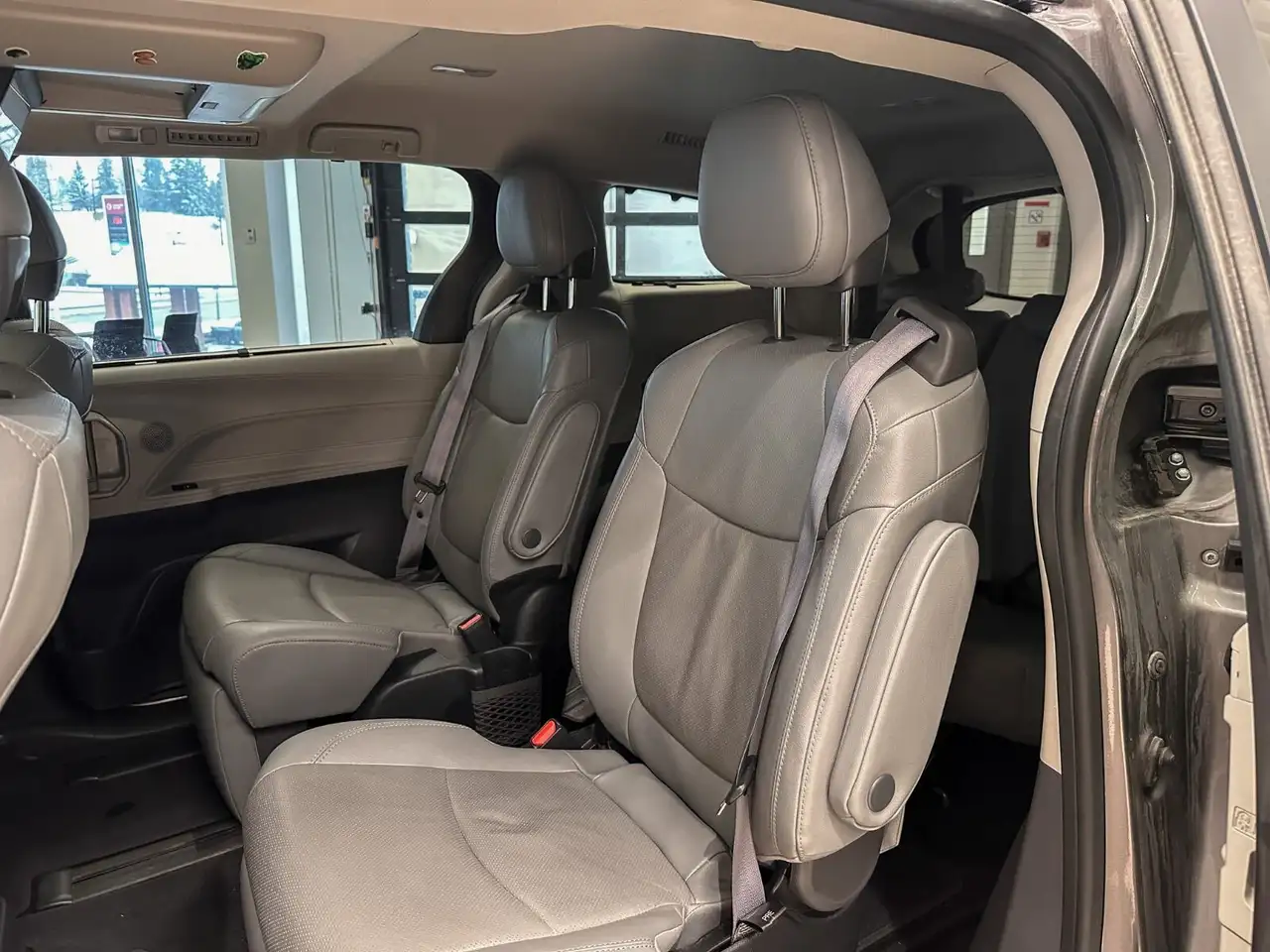 Toyota Sienna снимка Toyota Sienna