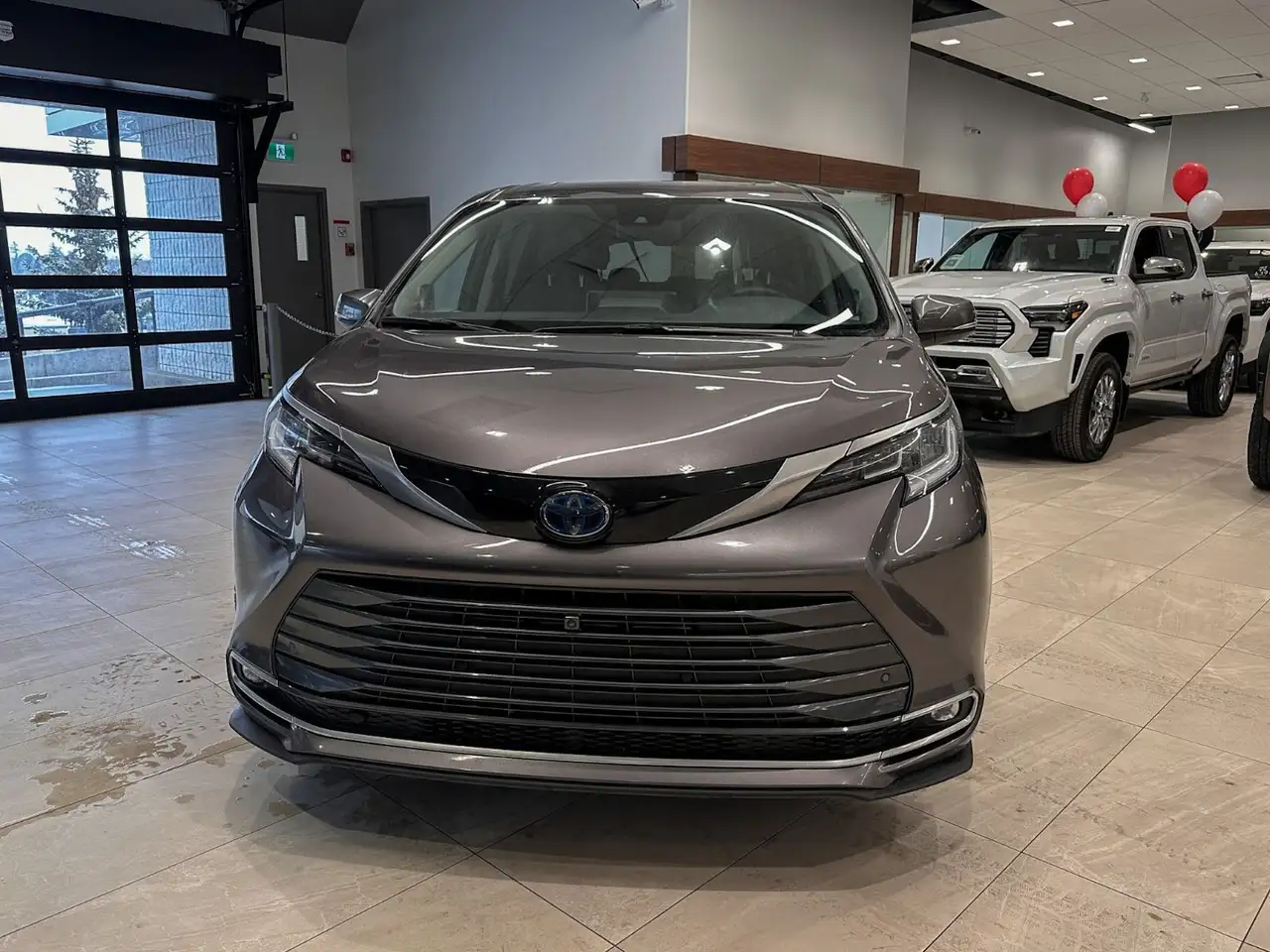 Toyota Sienna снимка Toyota Sienna