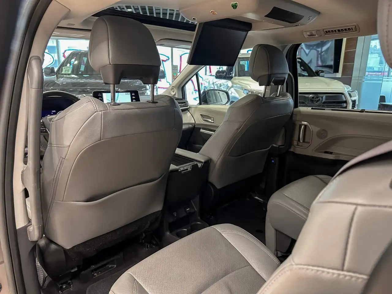 Toyota Sienna снимка Toyota Sienna