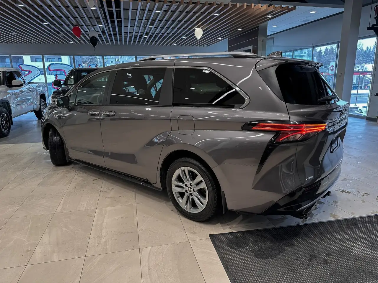 Toyota Sienna снимка Toyota Sienna