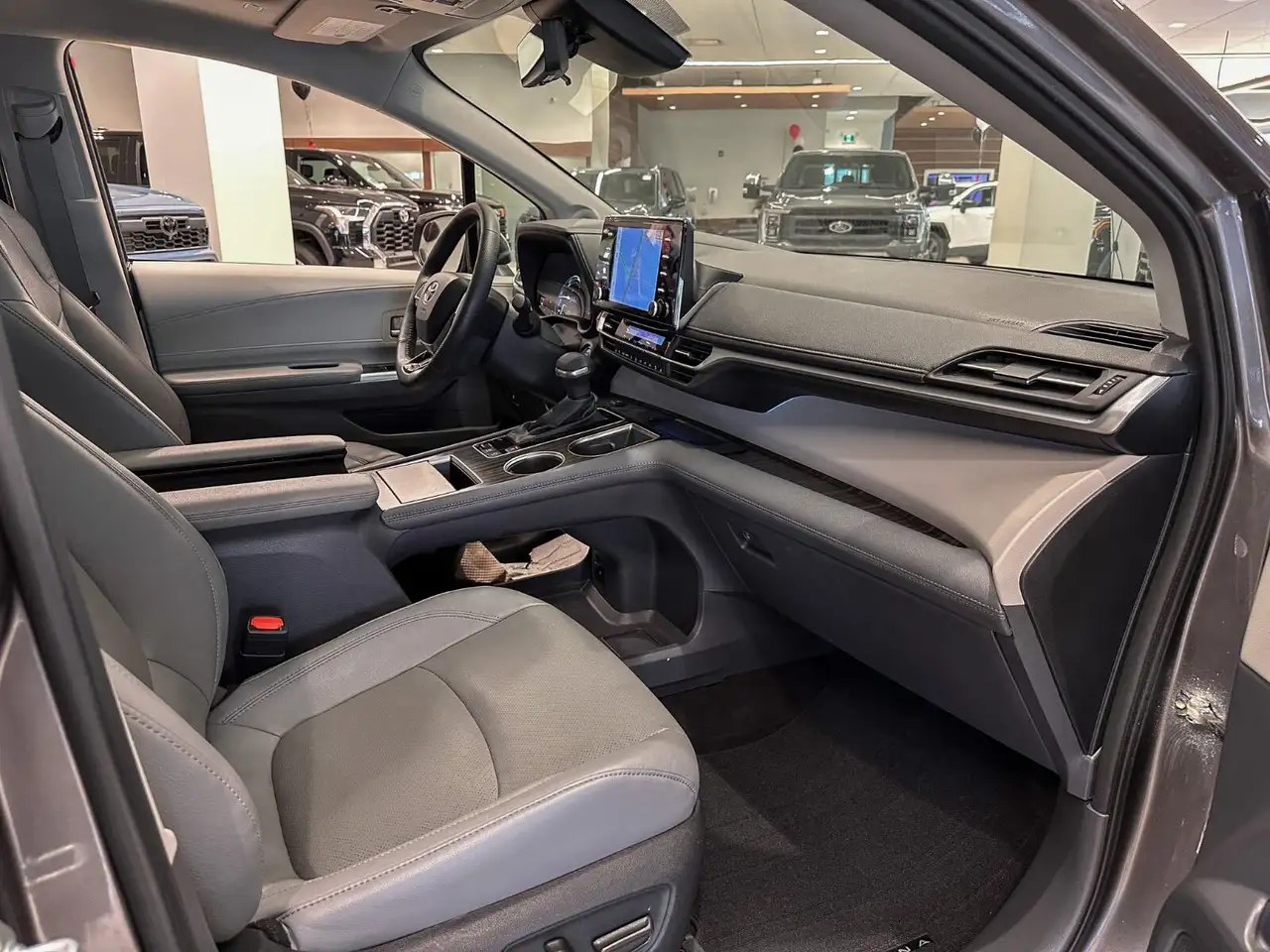 Toyota Sienna снимка Toyota Sienna