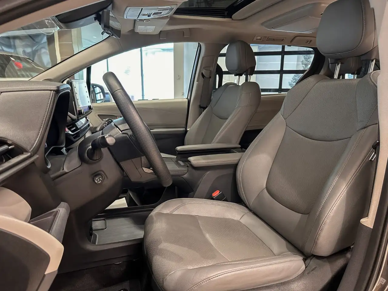 Toyota Sienna снимка Toyota Sienna
