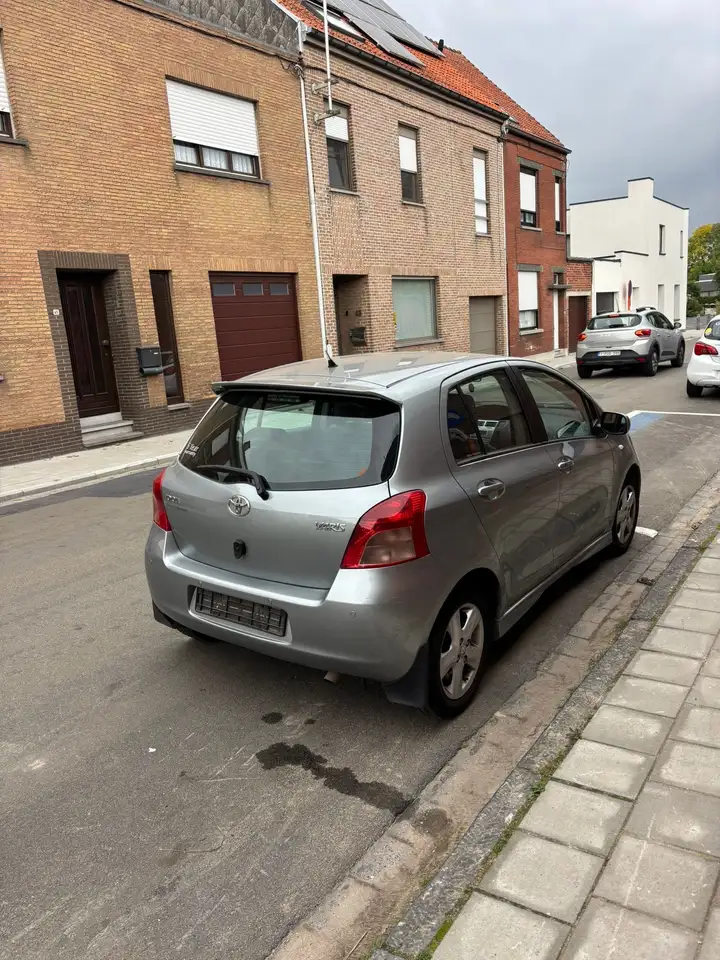 Toyota Yaris 1.3 - 87 VVT-i Sol