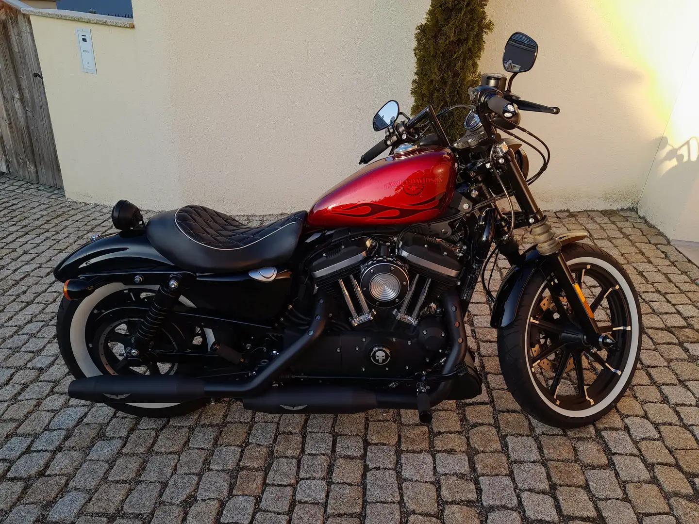 Harley-Davidson Iron 883 Piros - 1