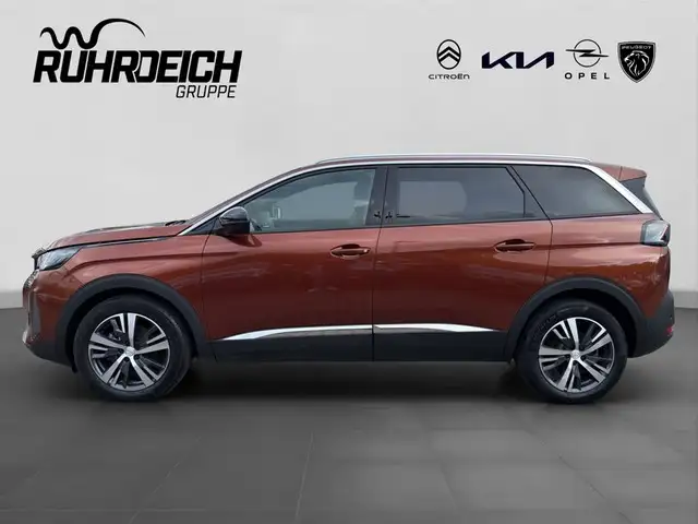 Peugeot 5008 view 2