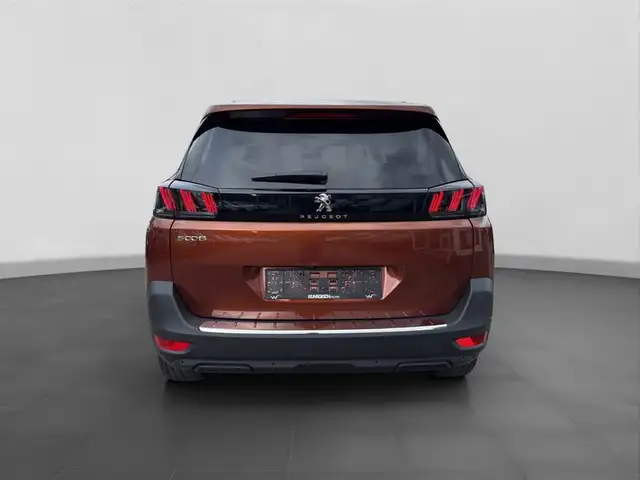 Peugeot 5008 view 4