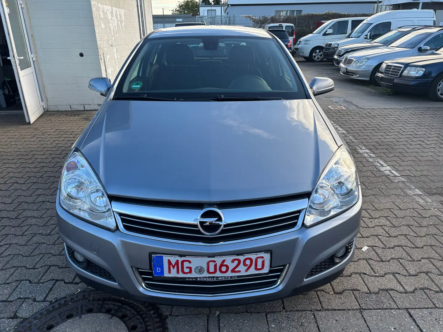 Opel Astra 1.3 D.Edition.Klima.Navi. Grau - 2