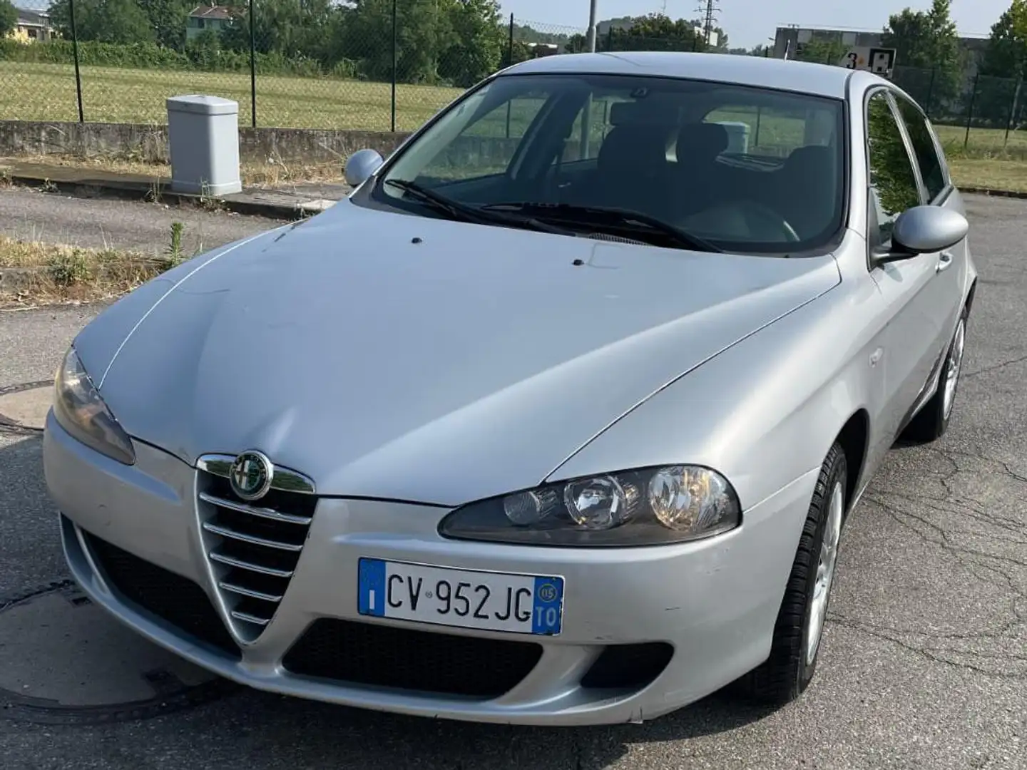 Alfa Romeo 147 SOLO 84.000KM! - 1.6 16V Twin Spark Distinctive Argento - 1