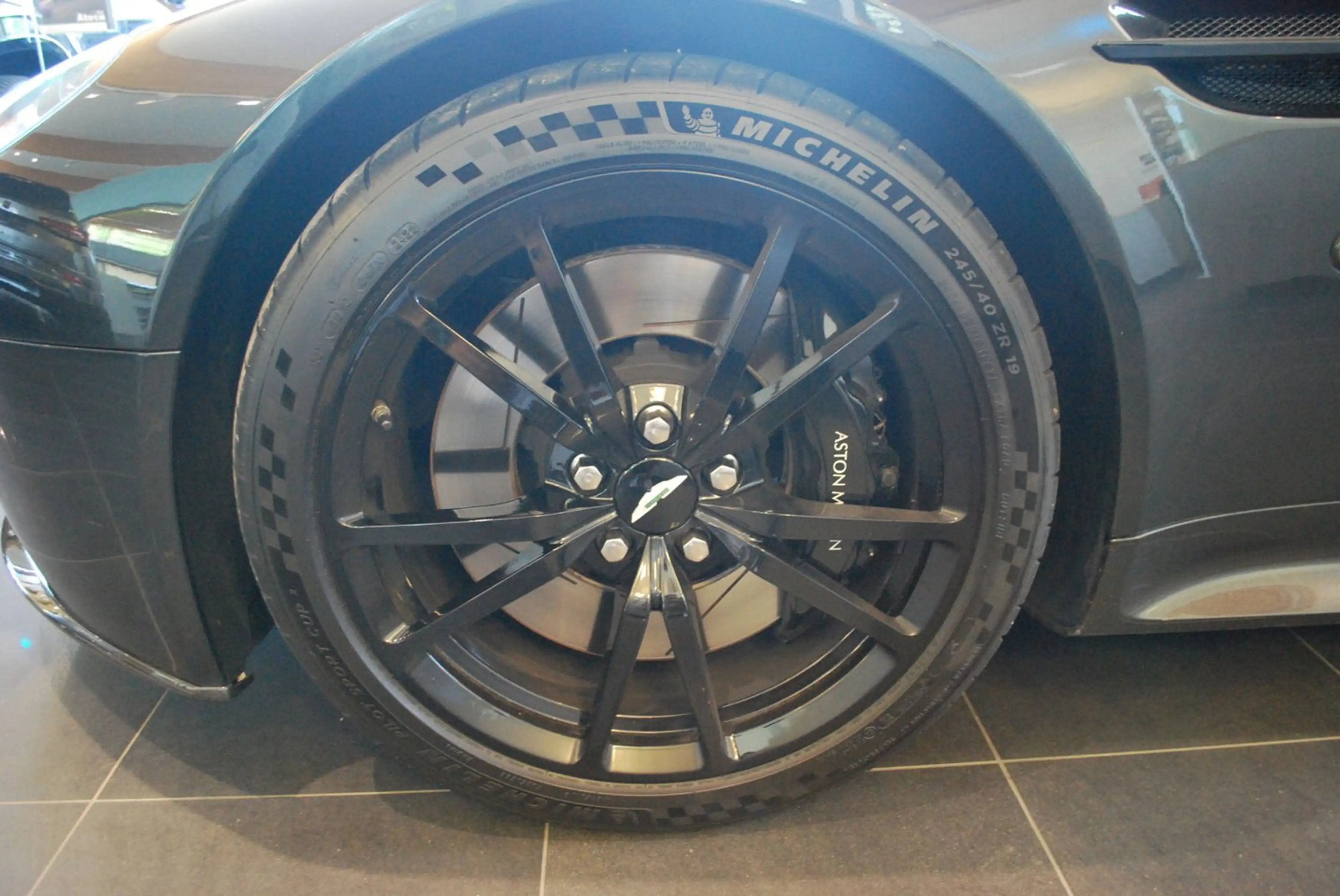 Aston Martin V8 Vantage S SP10 — photo 3